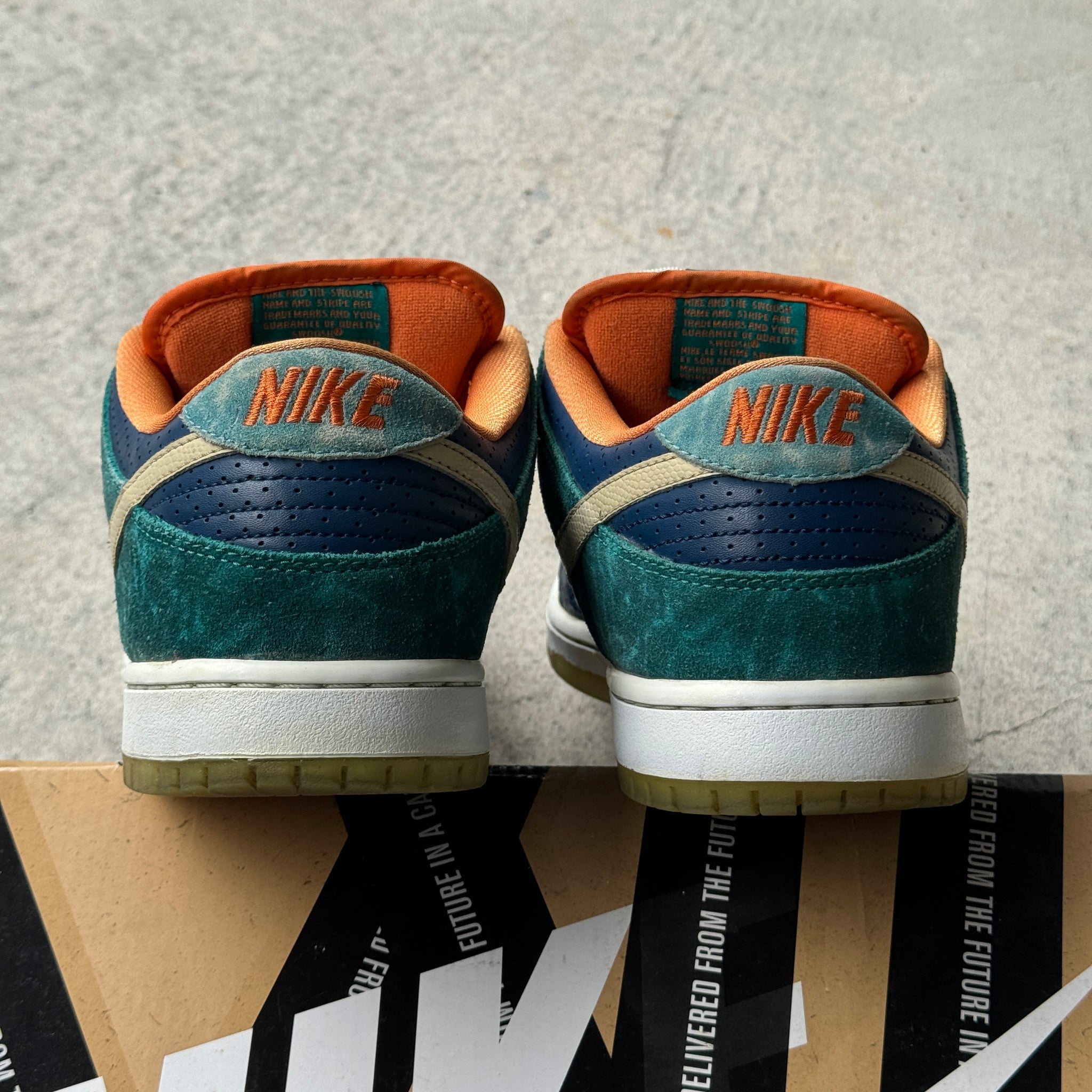 10 US - NIKE SB DUNK LOW MIA SKATE SHOP W BOX 2013