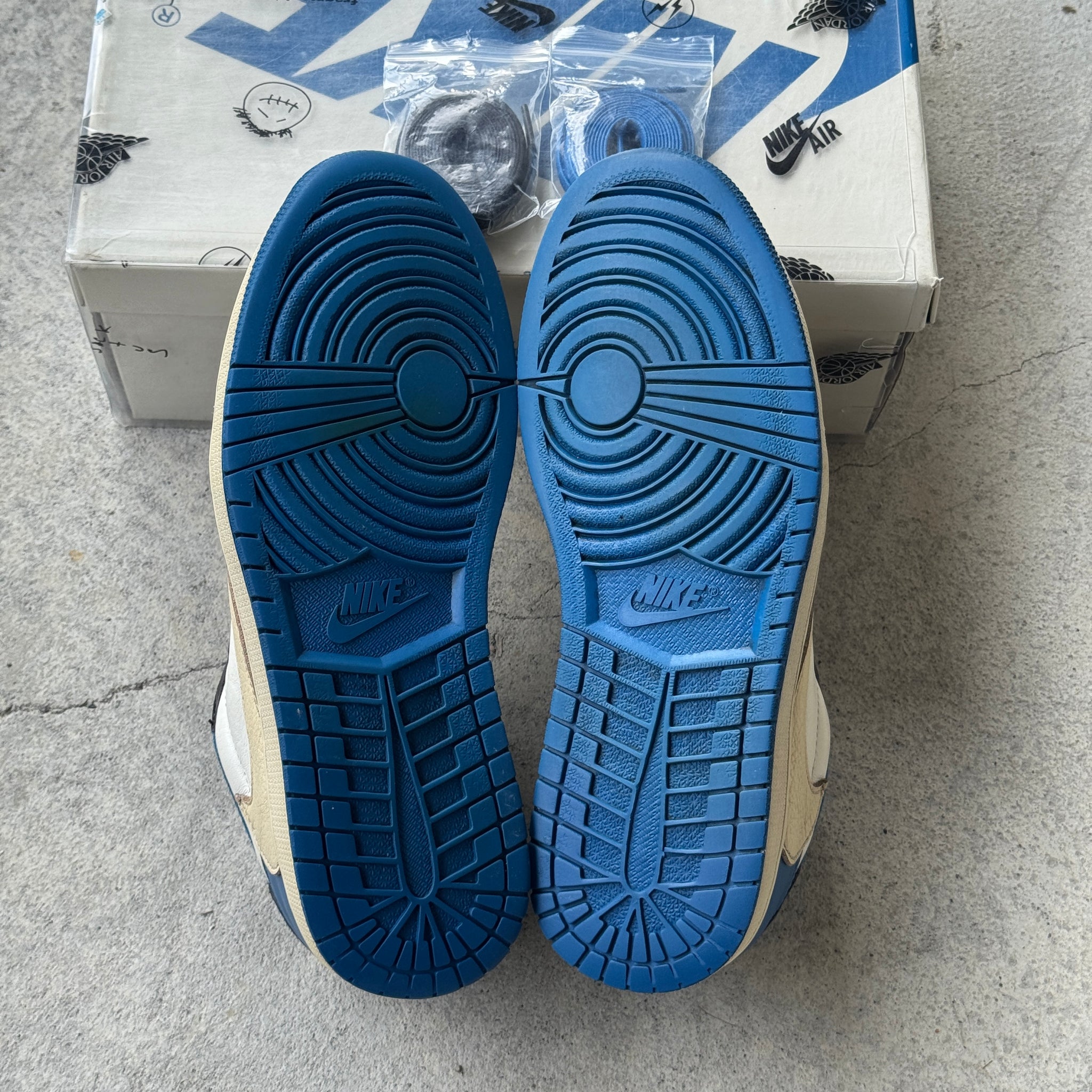 10 US - JORDAN 1 LOW TRAVIS SCOTT FRAGMENT W BOX 2021