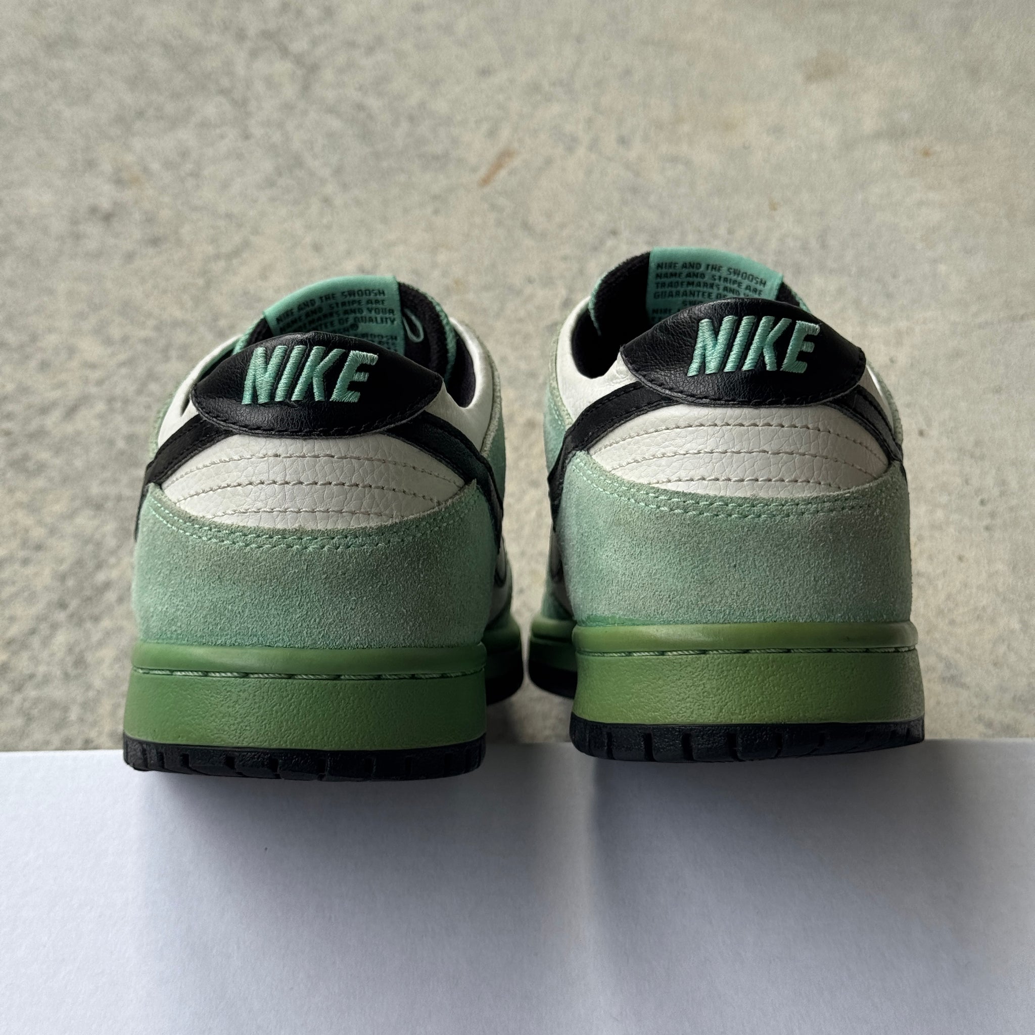 8.5 US - NIKE SB DUNK LOW SEA CRYSTAL 2016