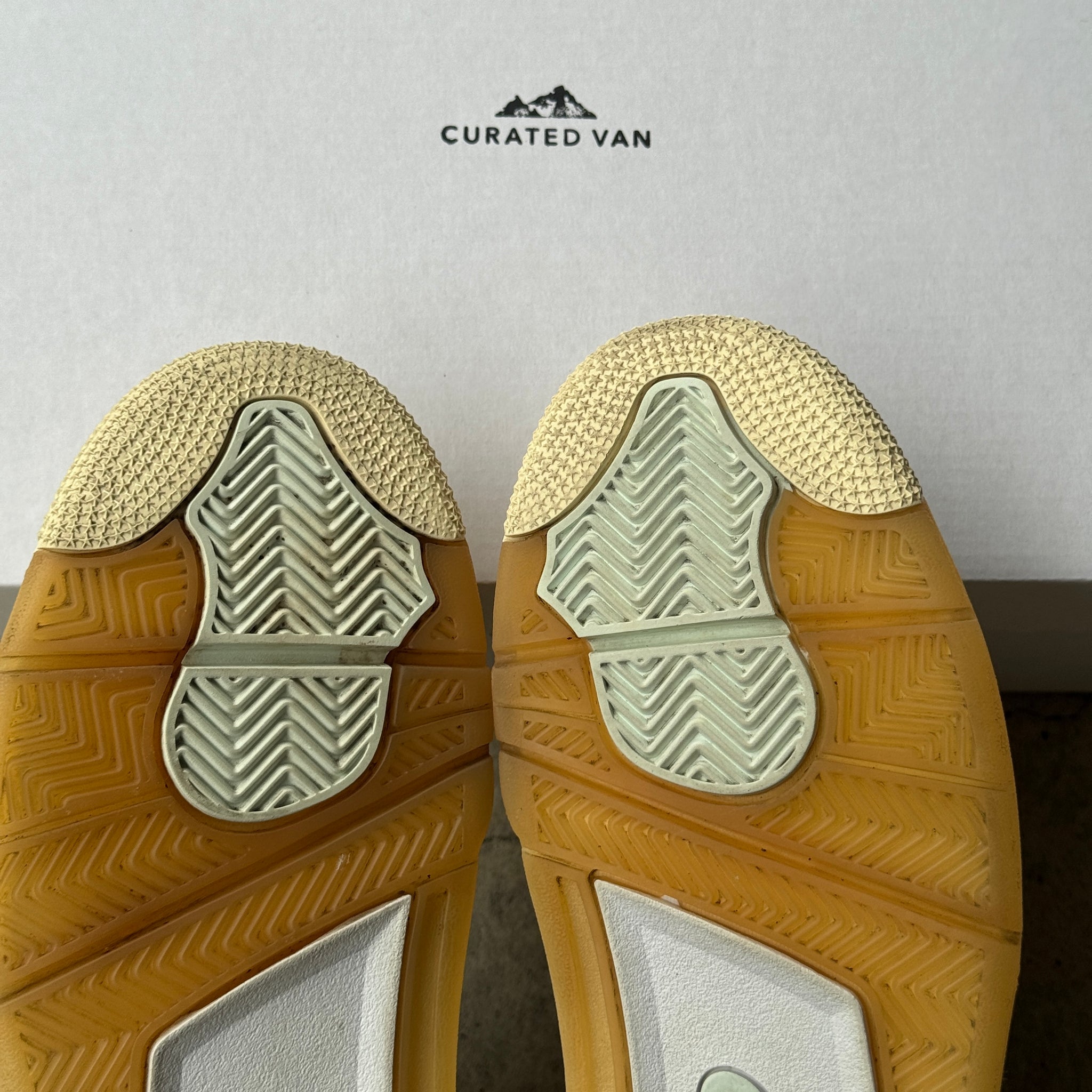 9.5W/8M US - JORDAN 4 OFF WHITE SAIL 2020