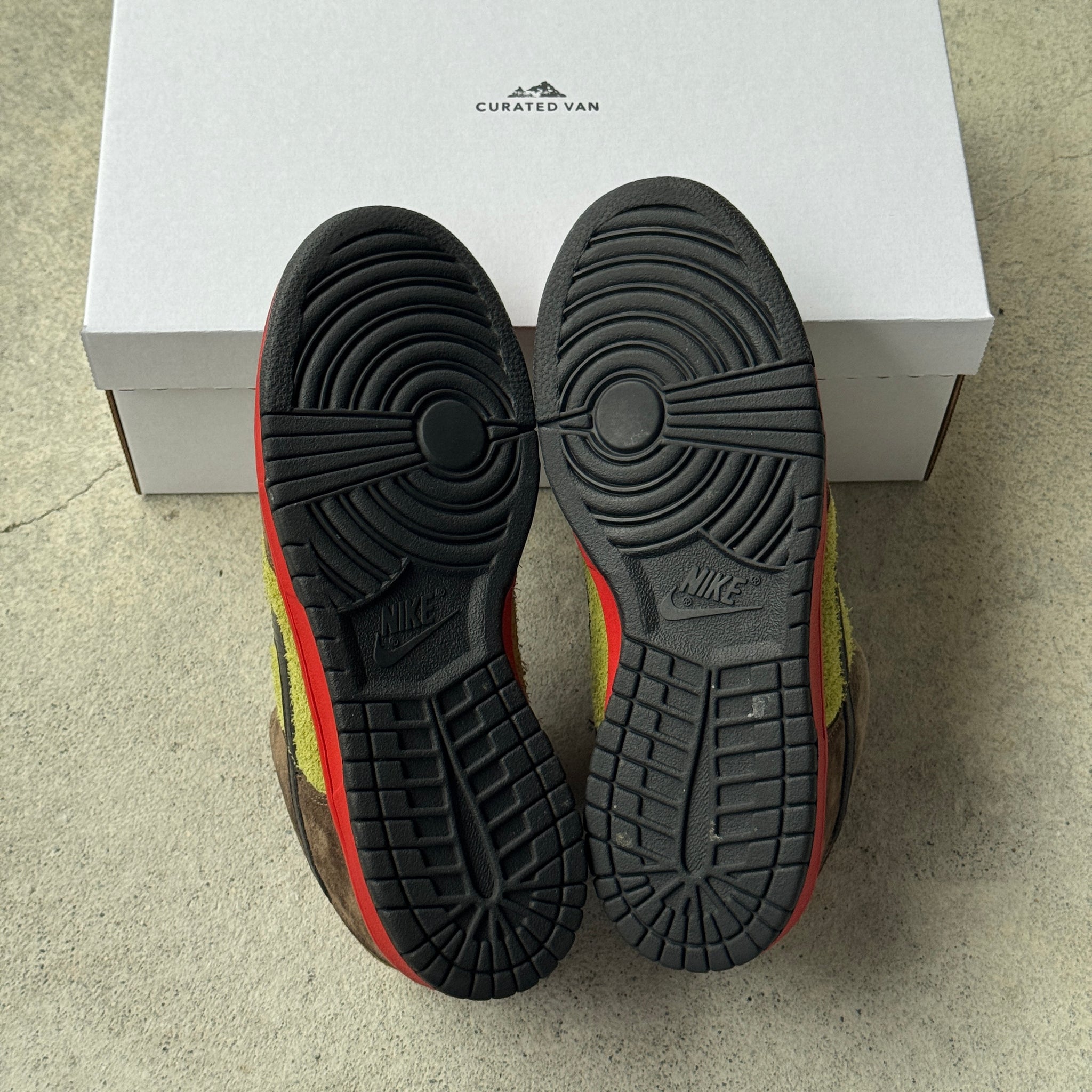 9.5 US - NIKE SB DUNK LOW ASPARAGUS 2009