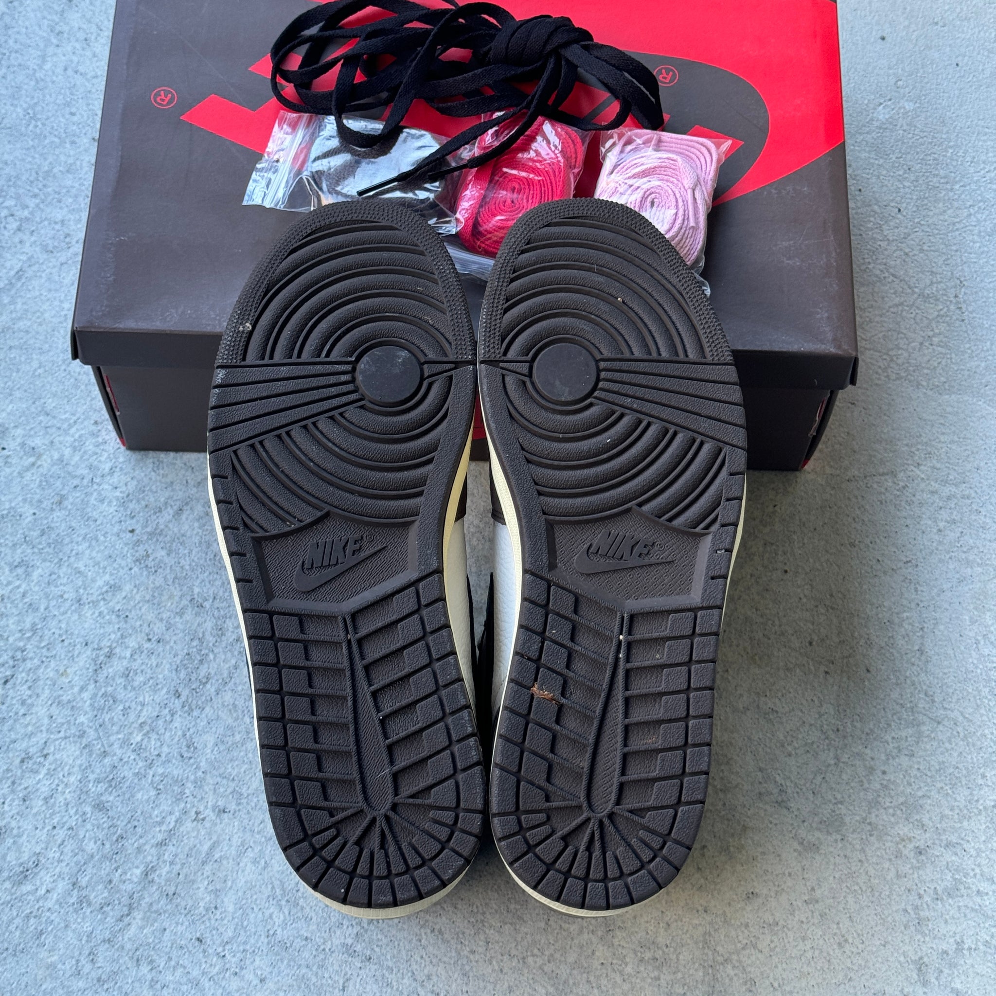 13 US - JORDAN 1 HIGH TRAVIS SCOTT MOCHA W BOX 2019