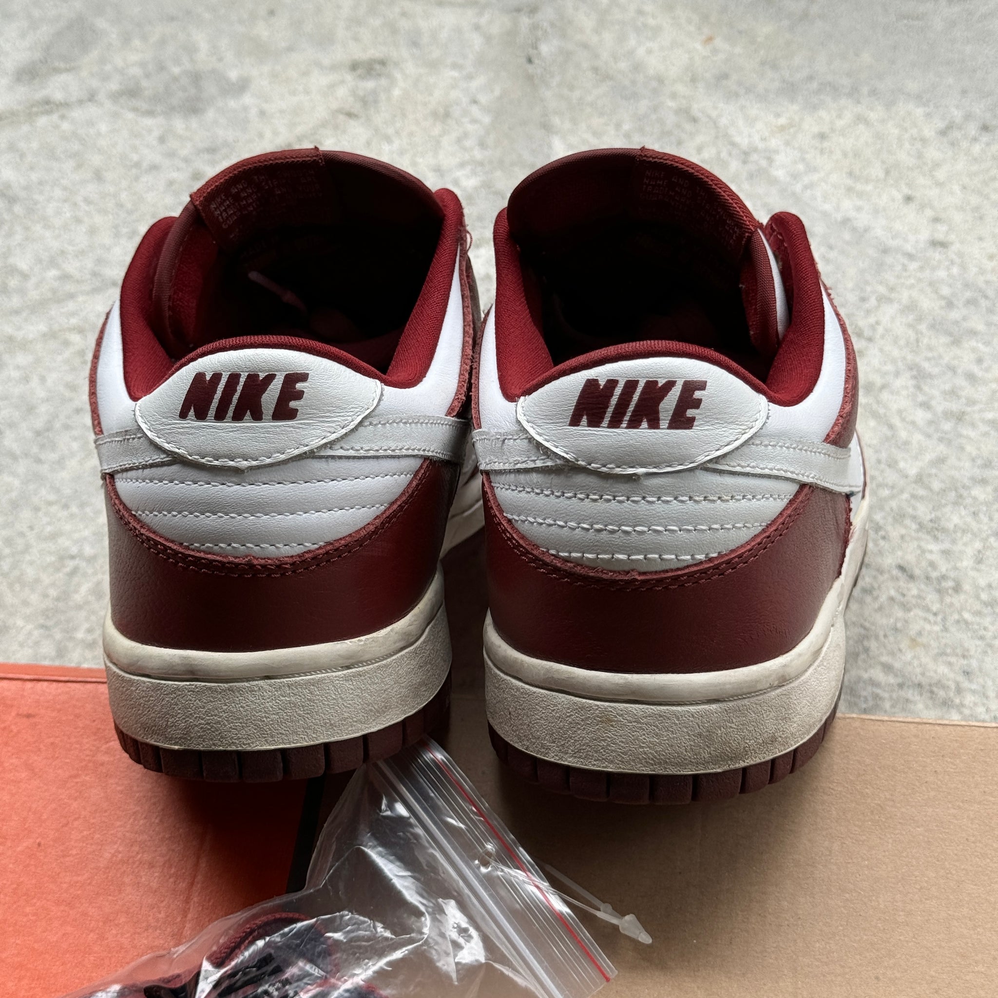 8.5 US - NIKE DUNK LOW PRO TEAM RED/WHITE W BOX 2003