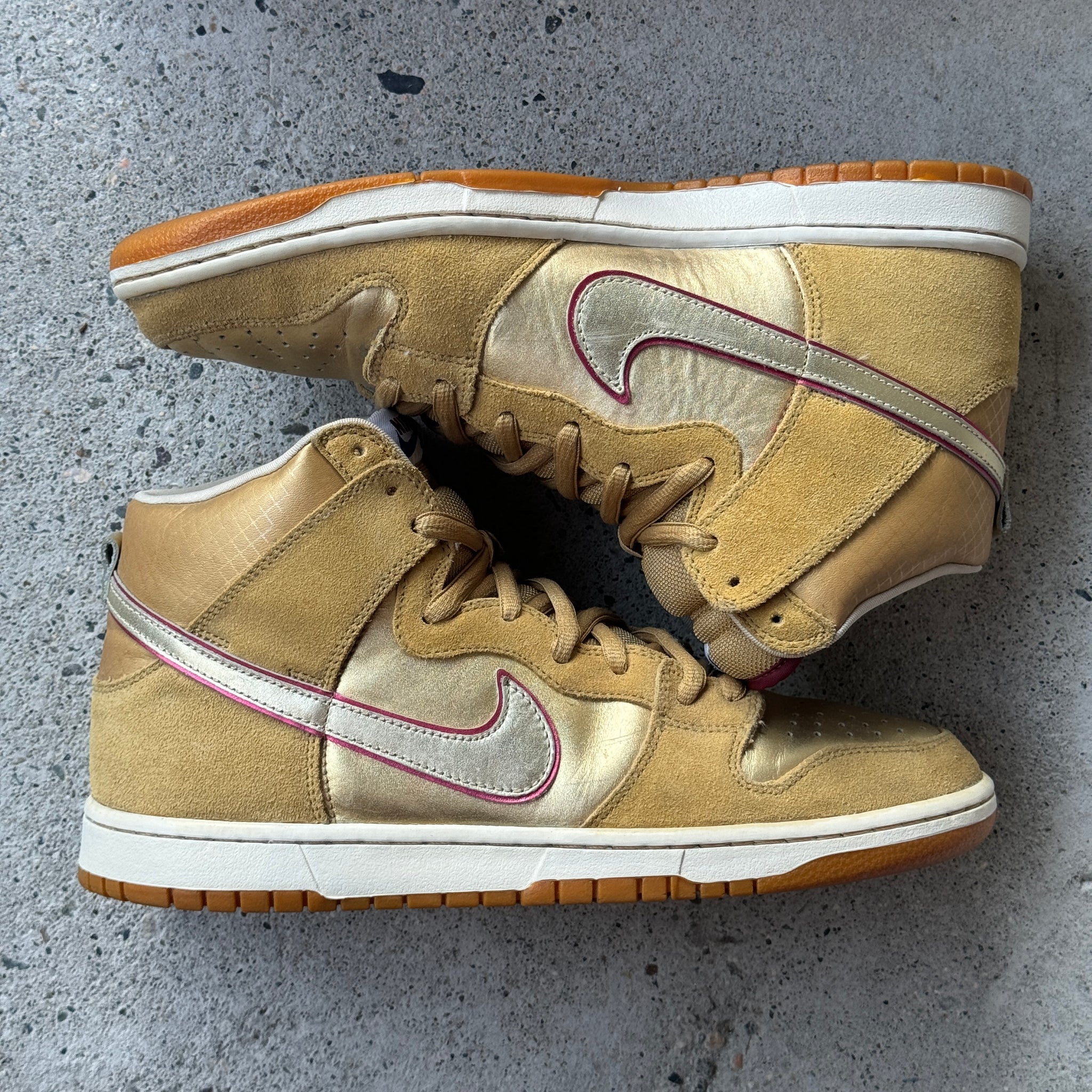 11.5 US - NIKE SB DUNK HIGH KOSTON THAI TEMPLE 2010