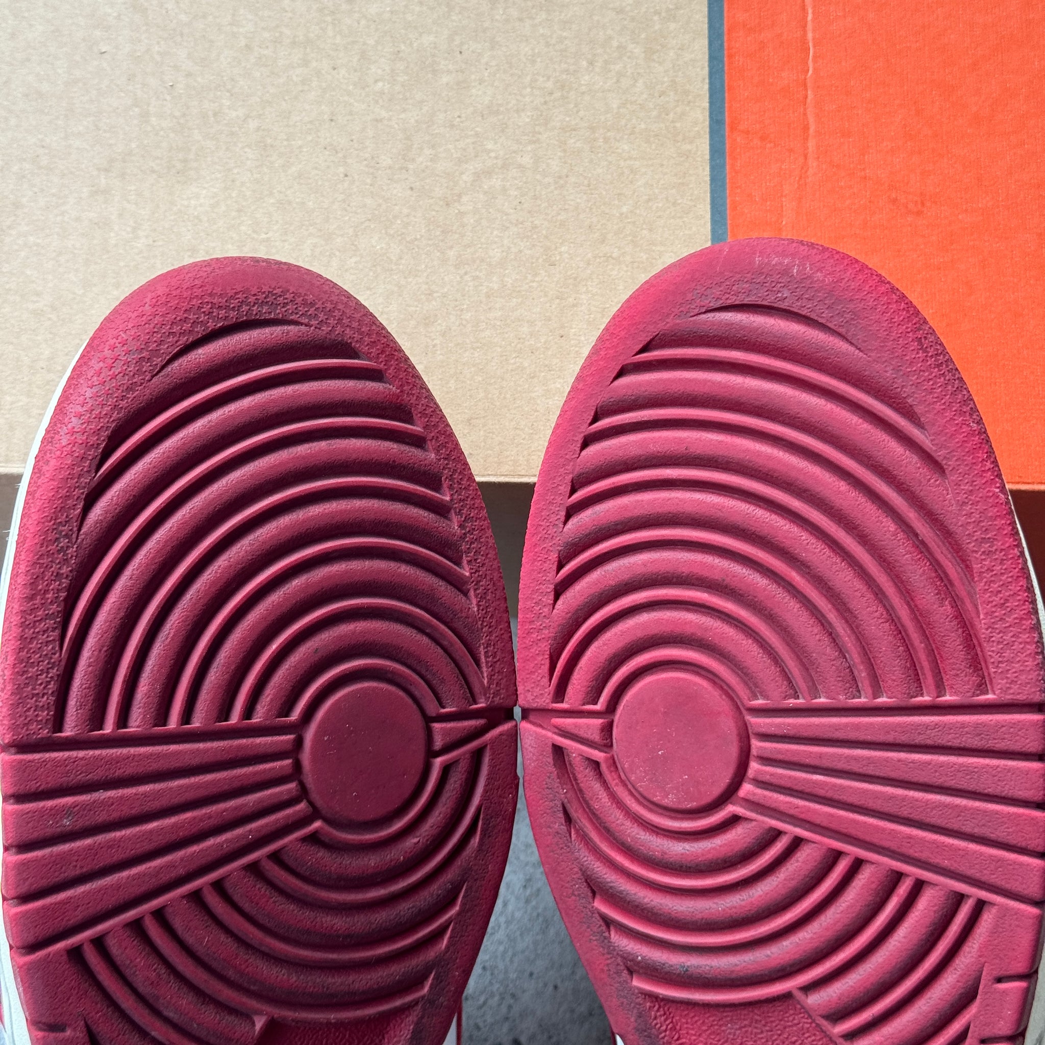 13 US - NIKE DUNK LOW TEAM RED WHITE W BOX 2005