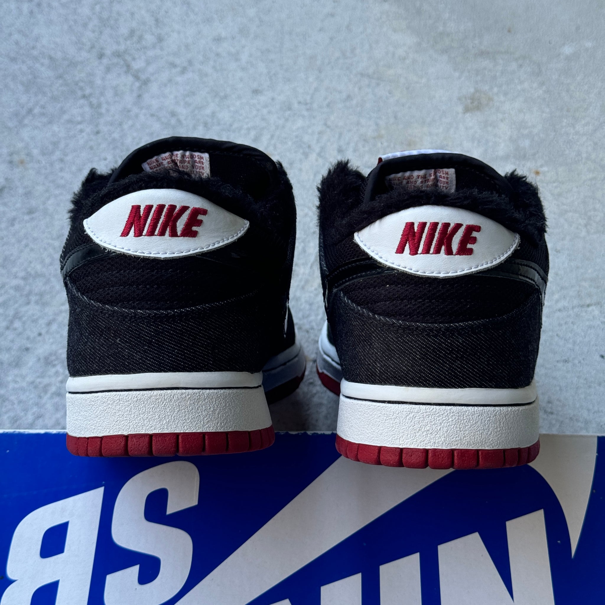 8 US - NIKE SB DUNK LOW LARRY PERKINS W BOX 2010