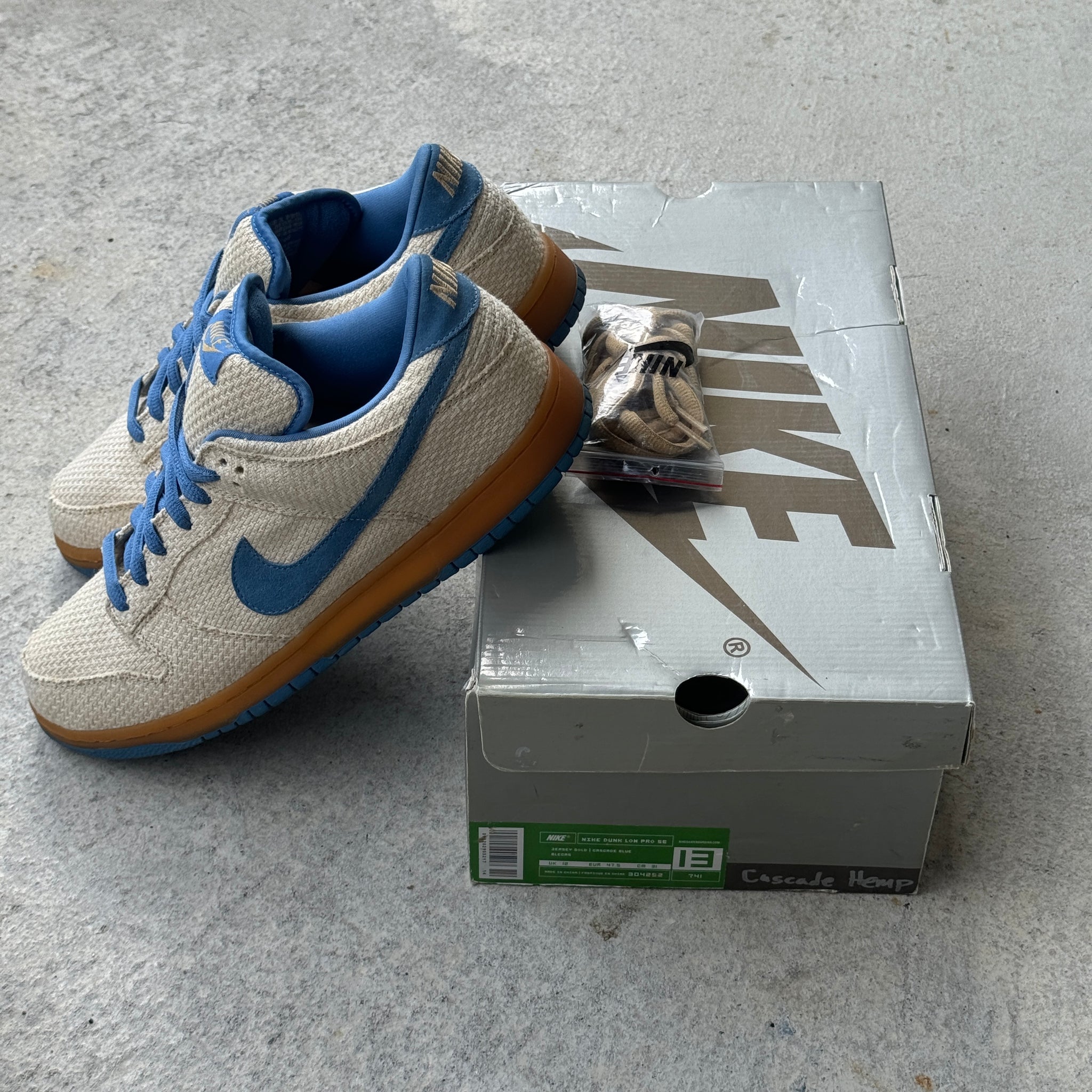 13 US - NIKE SB DUNK LOW CASCADE HEMP W BOX 2004
