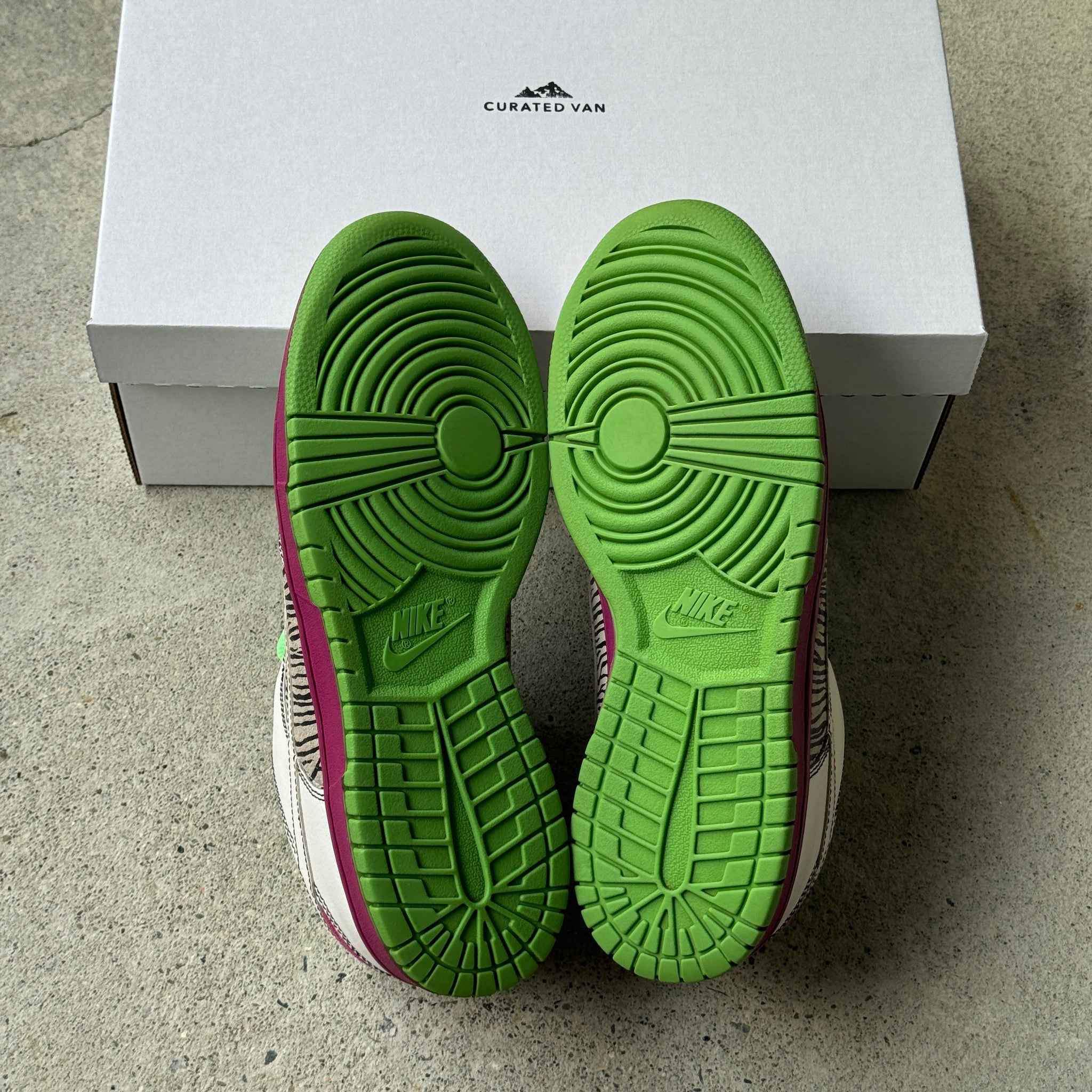 10.5W/9M US -  NIKE WMNS DUNK LOW 6.0 MEAN GREEN 2009