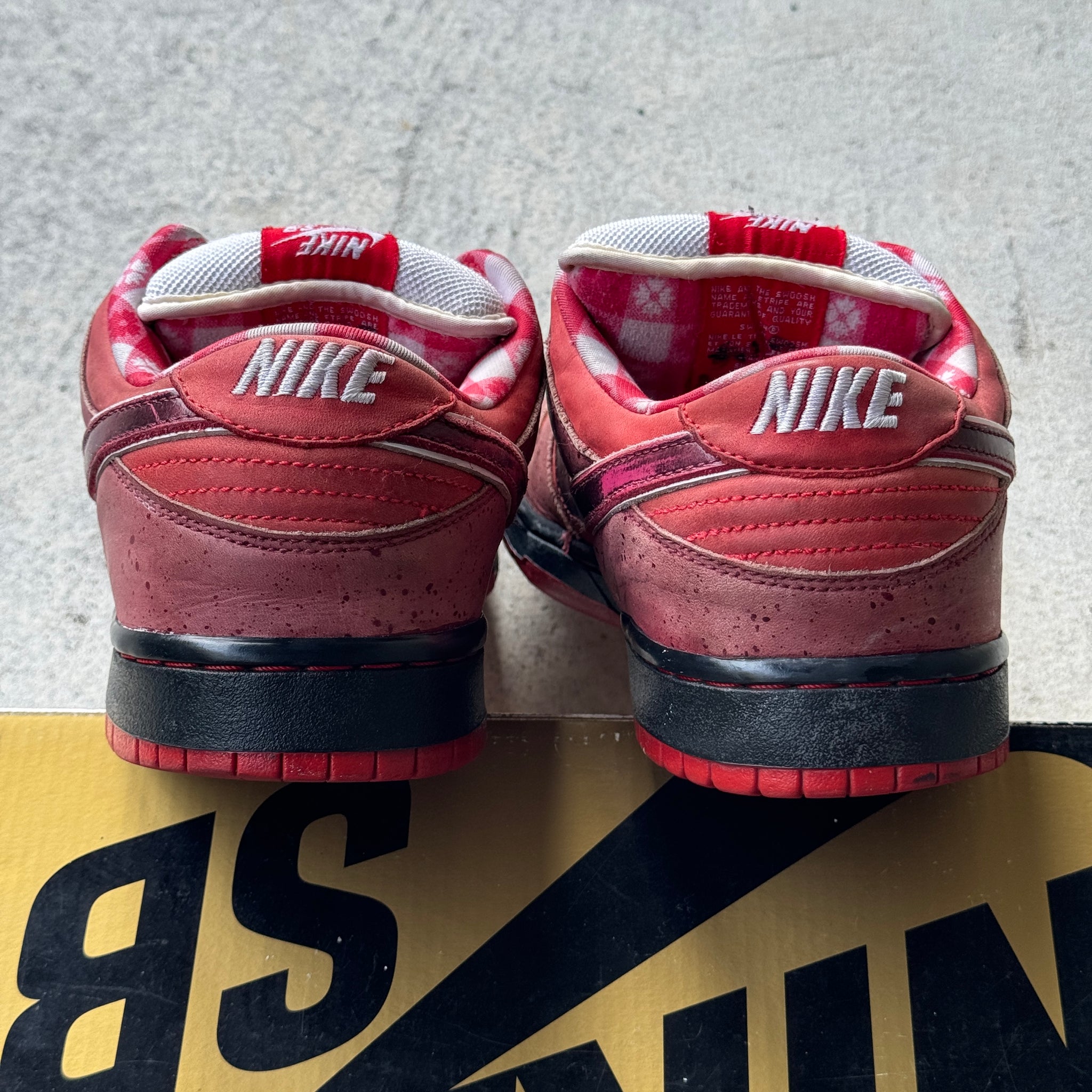 12 US - NIKE SB DUNK RED LOBSTER W BOX 2008