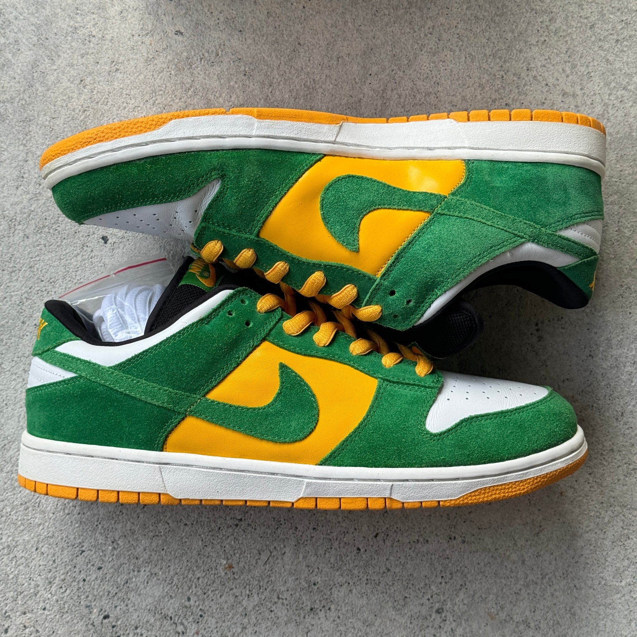 13 US - NIKE SB DUNK LOW BUCKS W BOX 2004