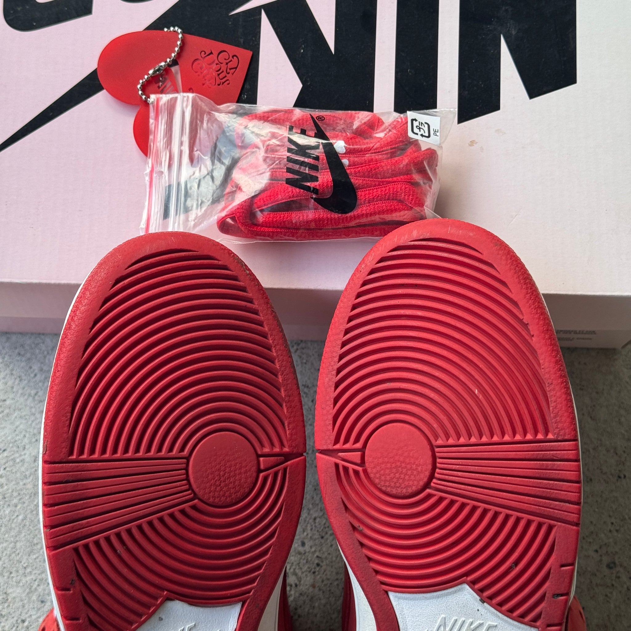 9.5 US - NIKE SB DUNK LOW GIRLS DONT CRY W BOX 2017