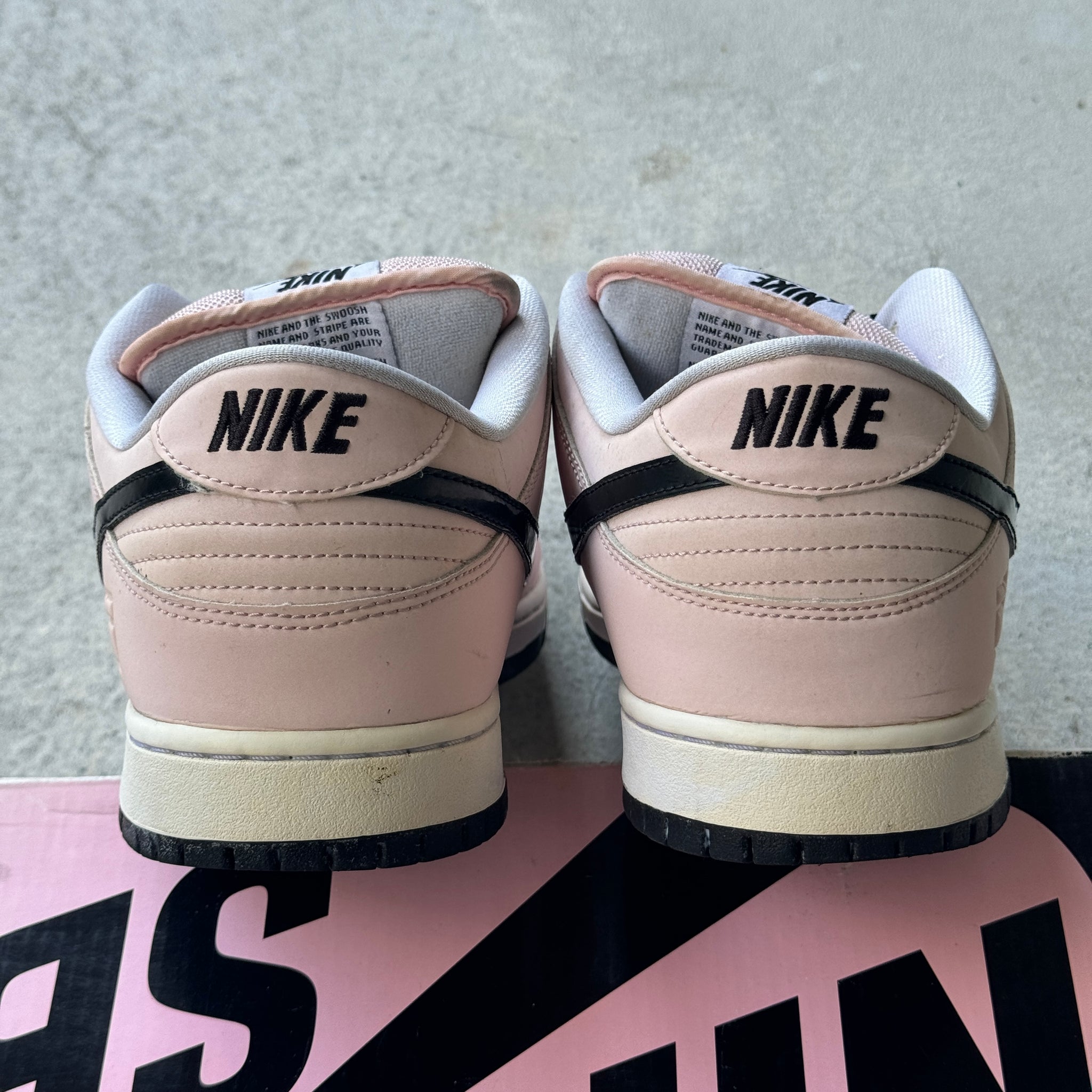 12 US - NIKE SB DUNK LOW PINK BOX W BOX 2016