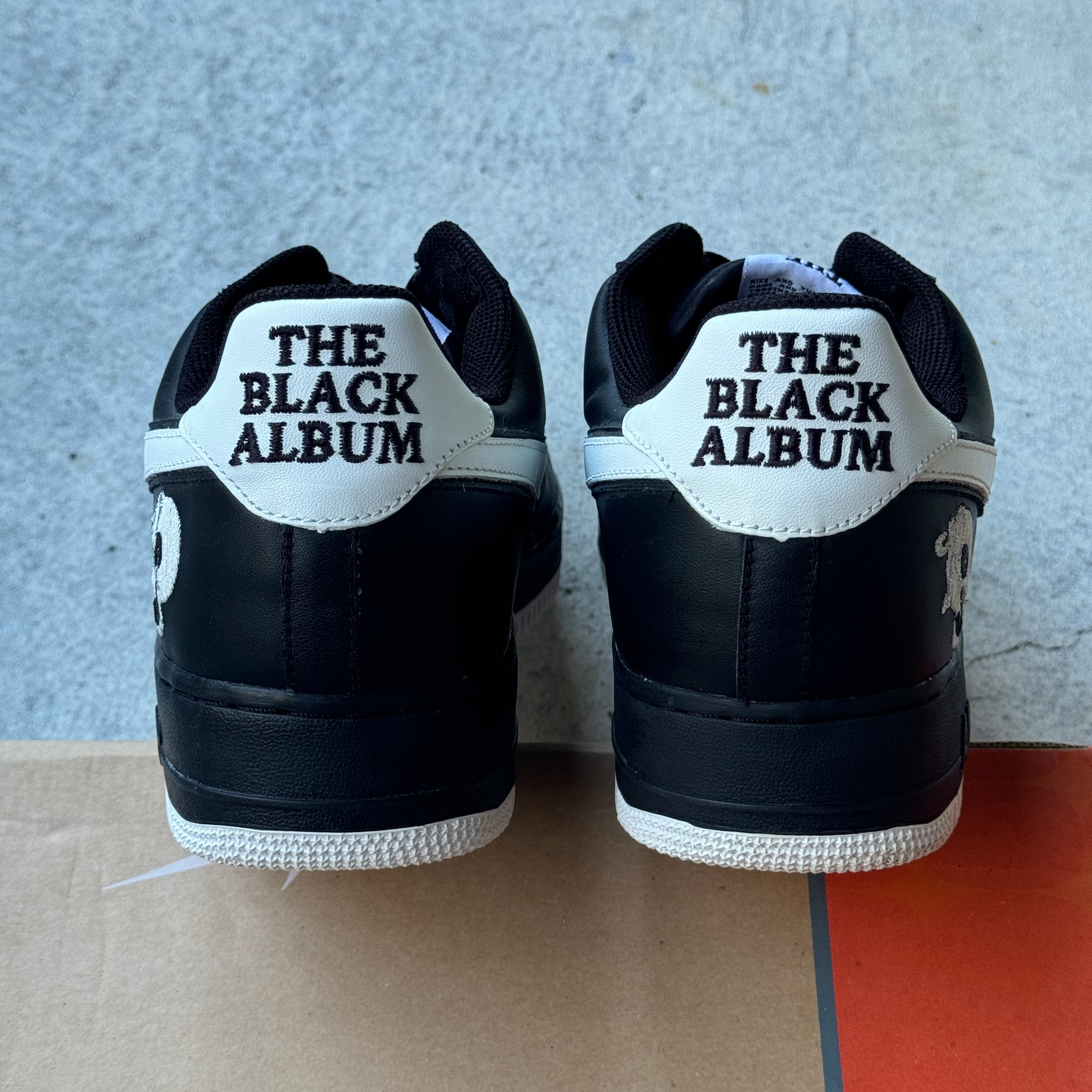 13 US - NIKE AIR FORCE 1 BLACK ALBUM ROC-A-FELLA W BOX 2003