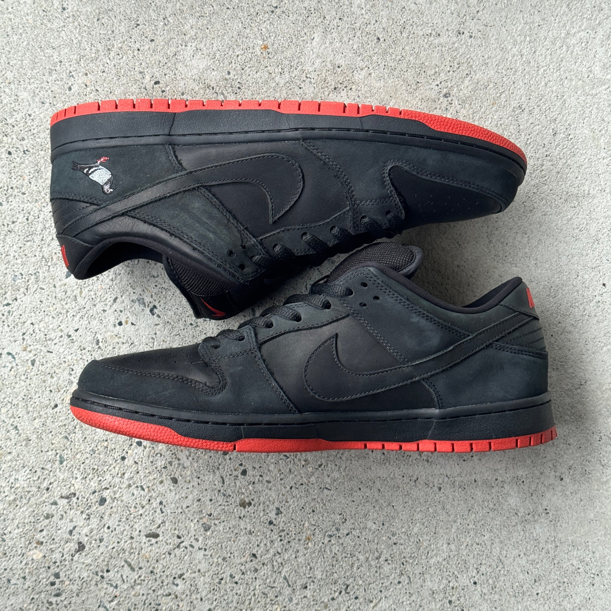 12 US - NIKE SB DUNK LOW STAPLE BLACK PIGEON 2017