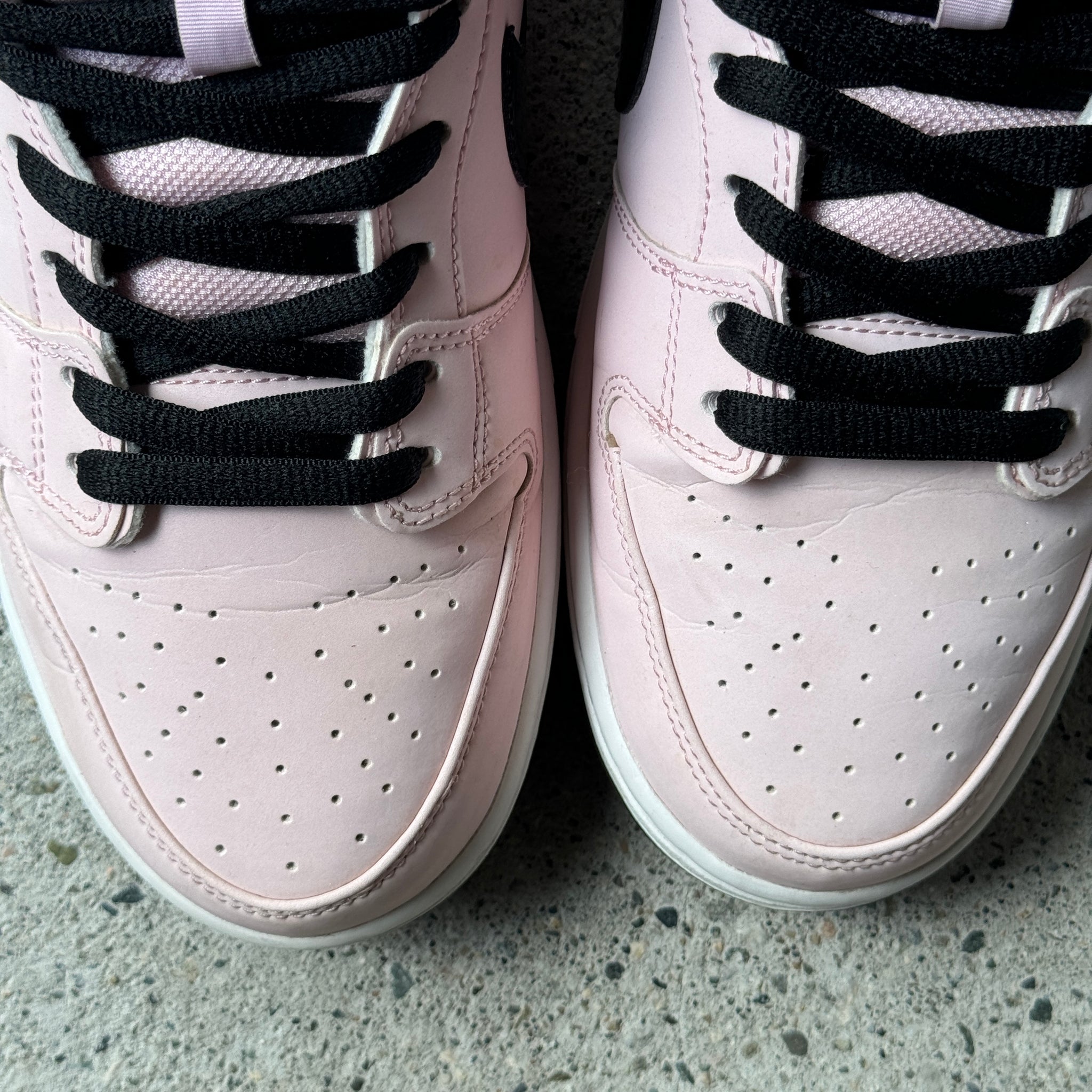 10.5 US - NIKE SB DUNK LOW PINK BOX W BOX 2016