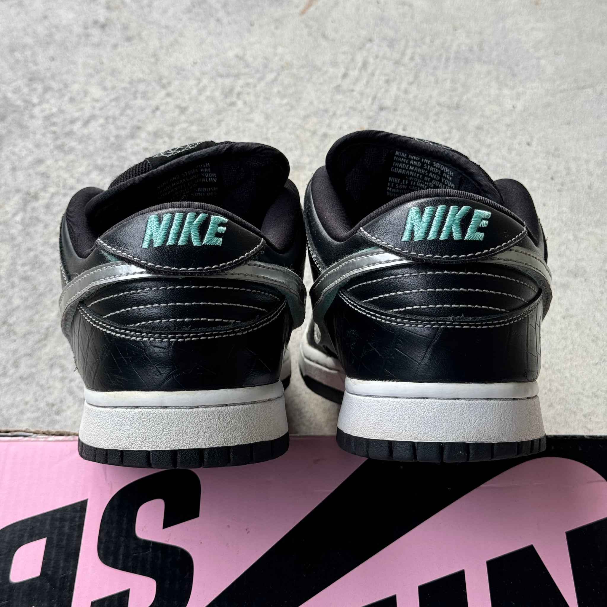 9.5 US - NIKE SB DUNK LOW BLACK DIAMOND W BOX 2018