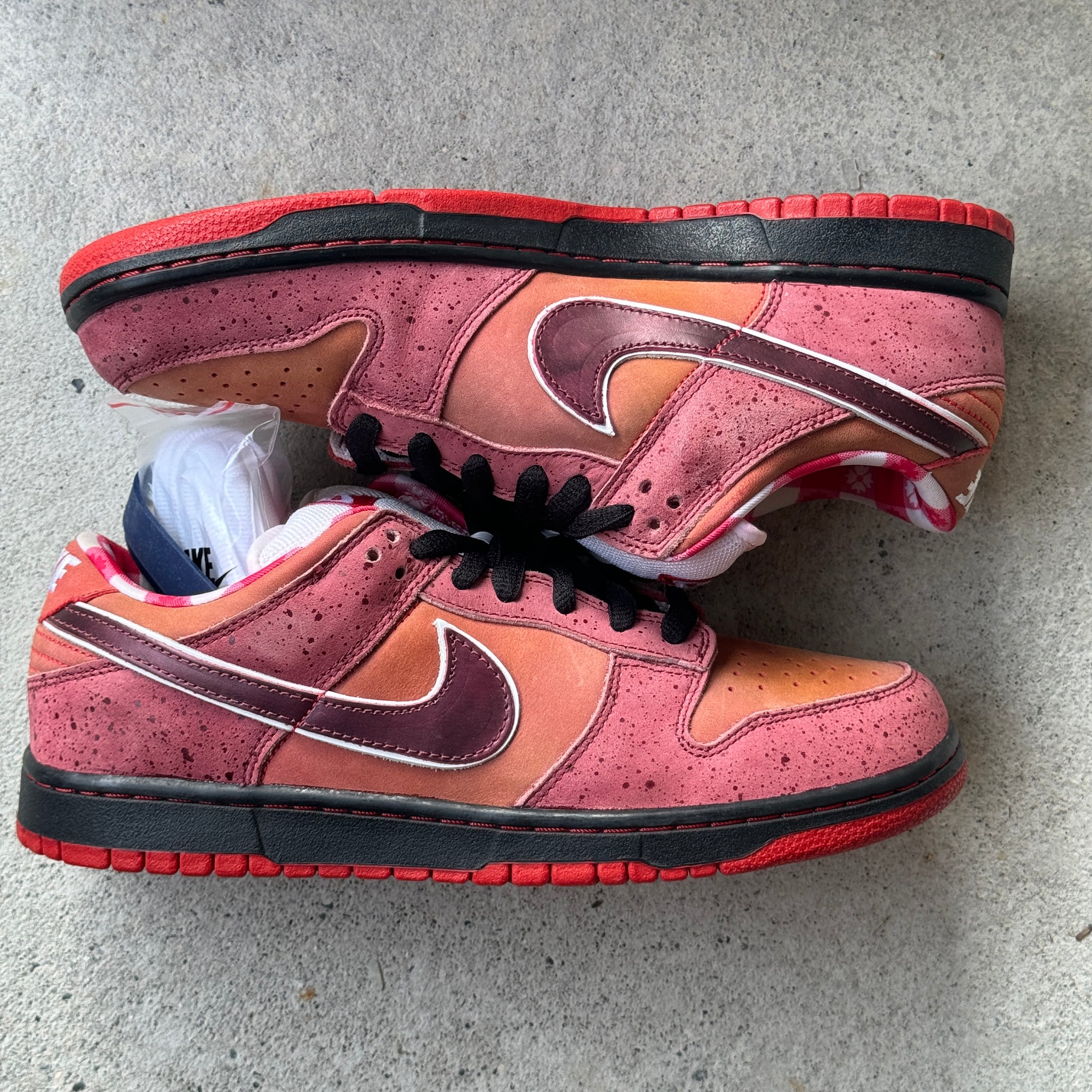 9.5 US - DS NIKE SB DUNK LOW RED LOBSTER W BOX 2008