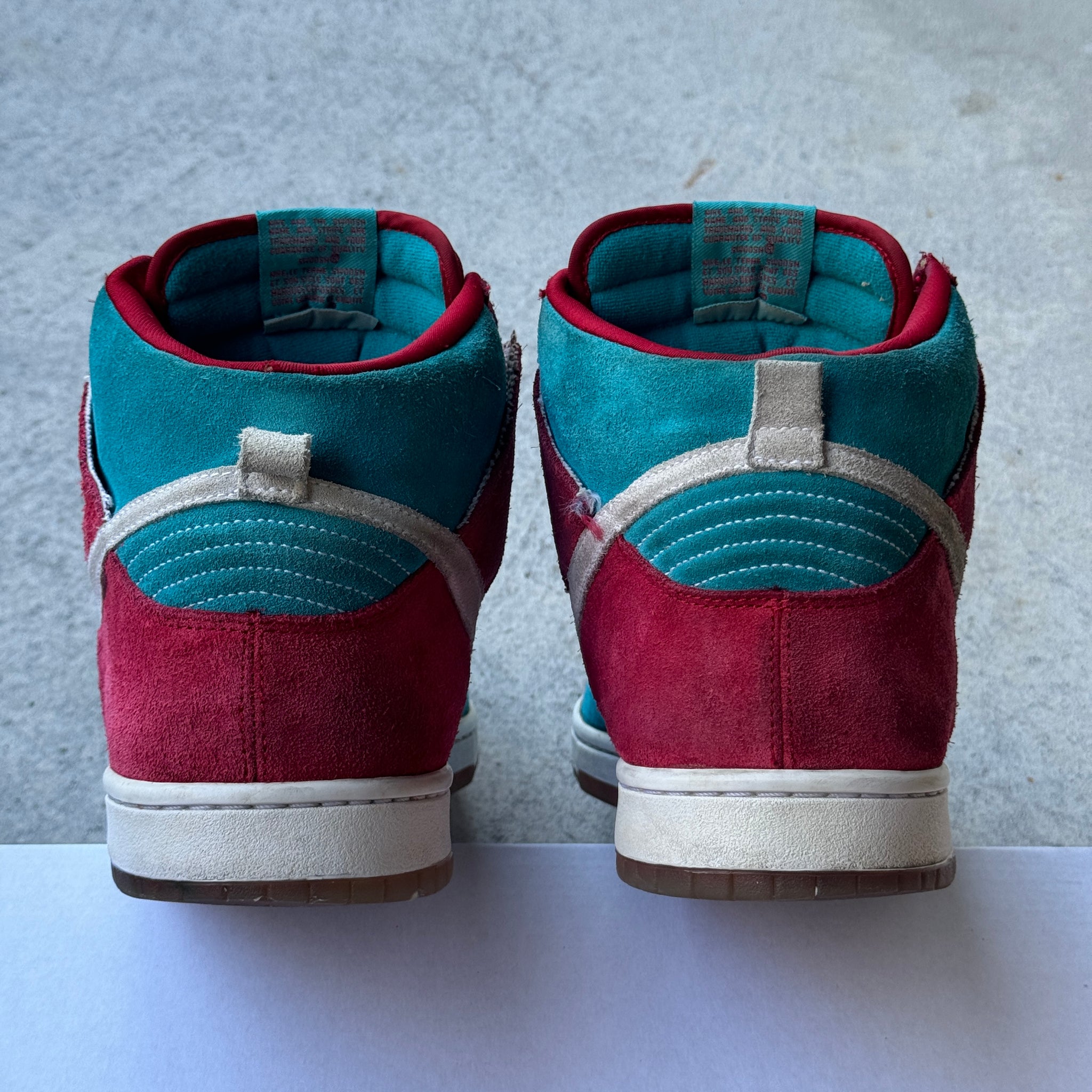 13 US - NIKE SB DUNK HIGH BLOODY GUM 2009