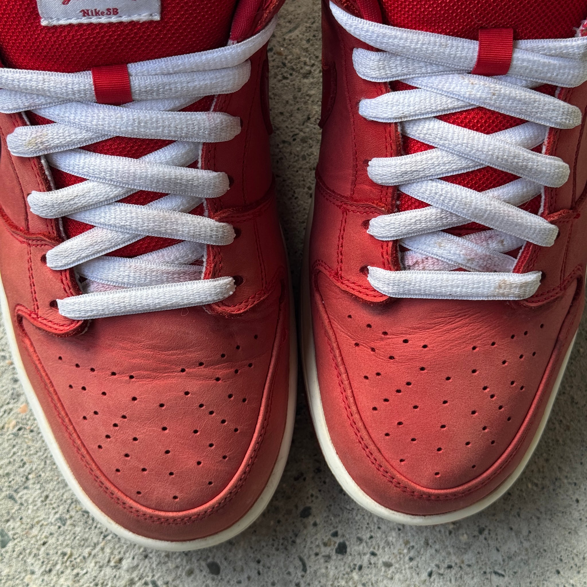 9.5 US - NIKE SB DUNK LOW GIRLS DONT CRY W BOX 2017