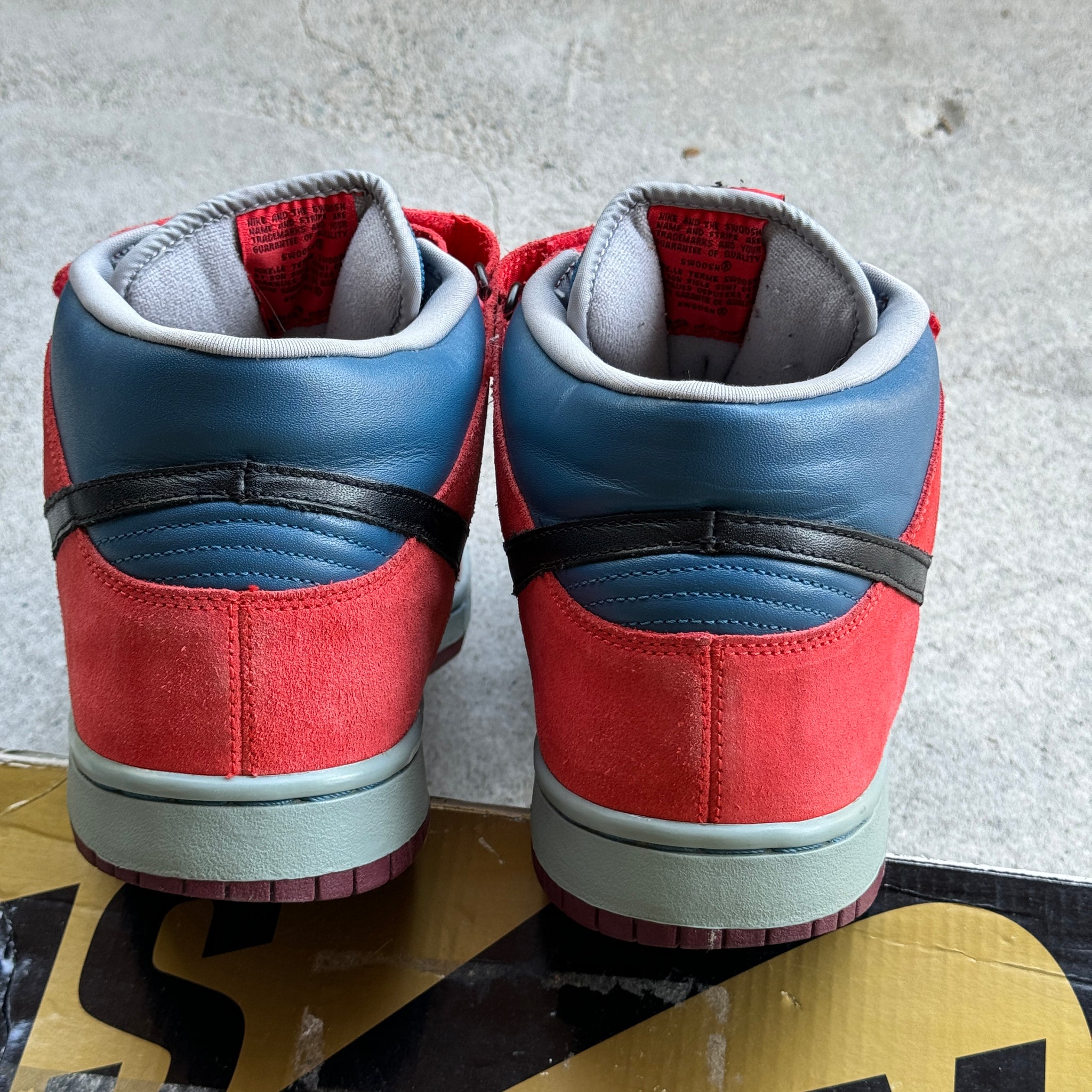 13 US - NIKE SB DUNK MID SPIDERMAN W BOX 2008