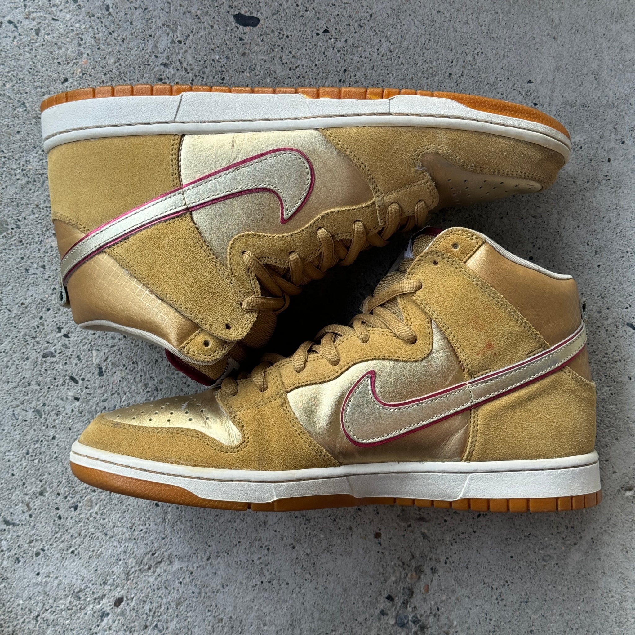 11.5 US - NIKE SB DUNK HIGH KOSTON THAI TEMPLE 2010