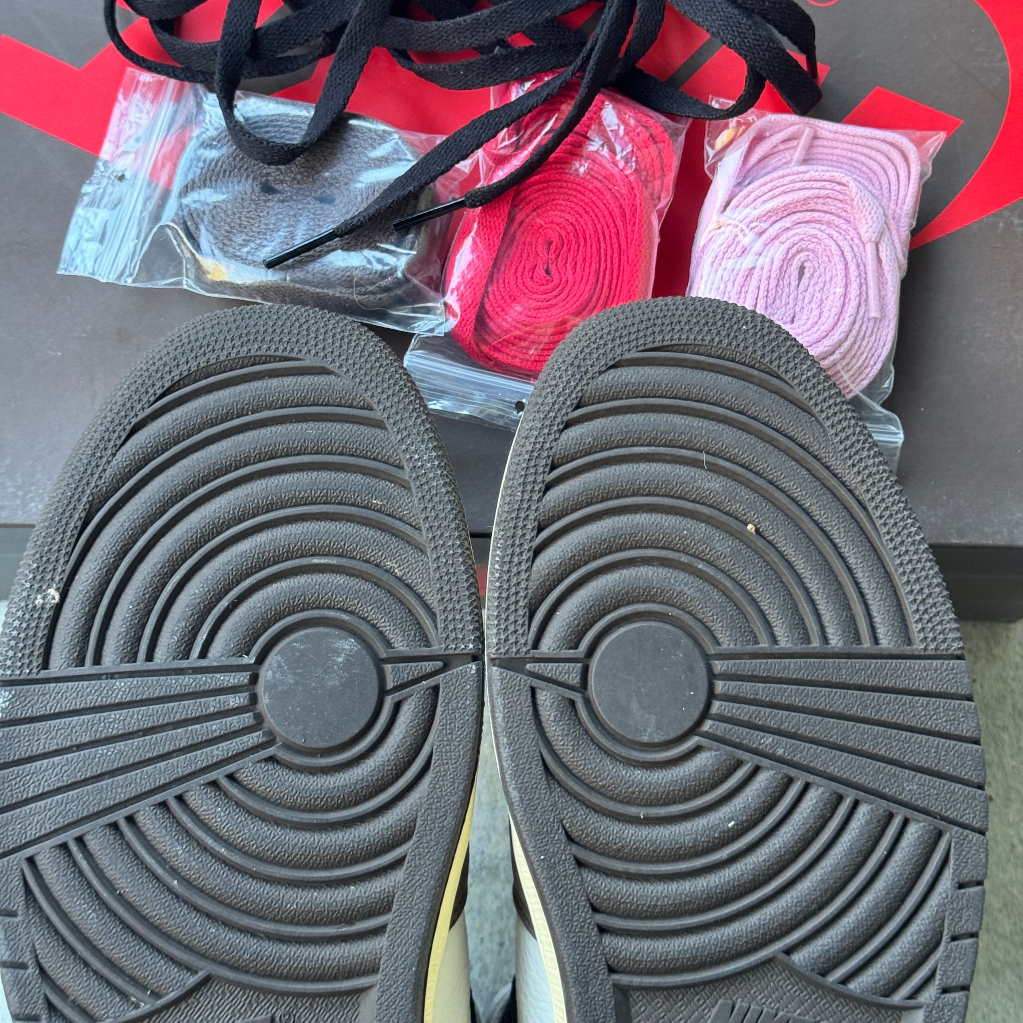 13 US - JORDAN 1 HIGH TRAVIS SCOTT MOCHA W BOX 2019
