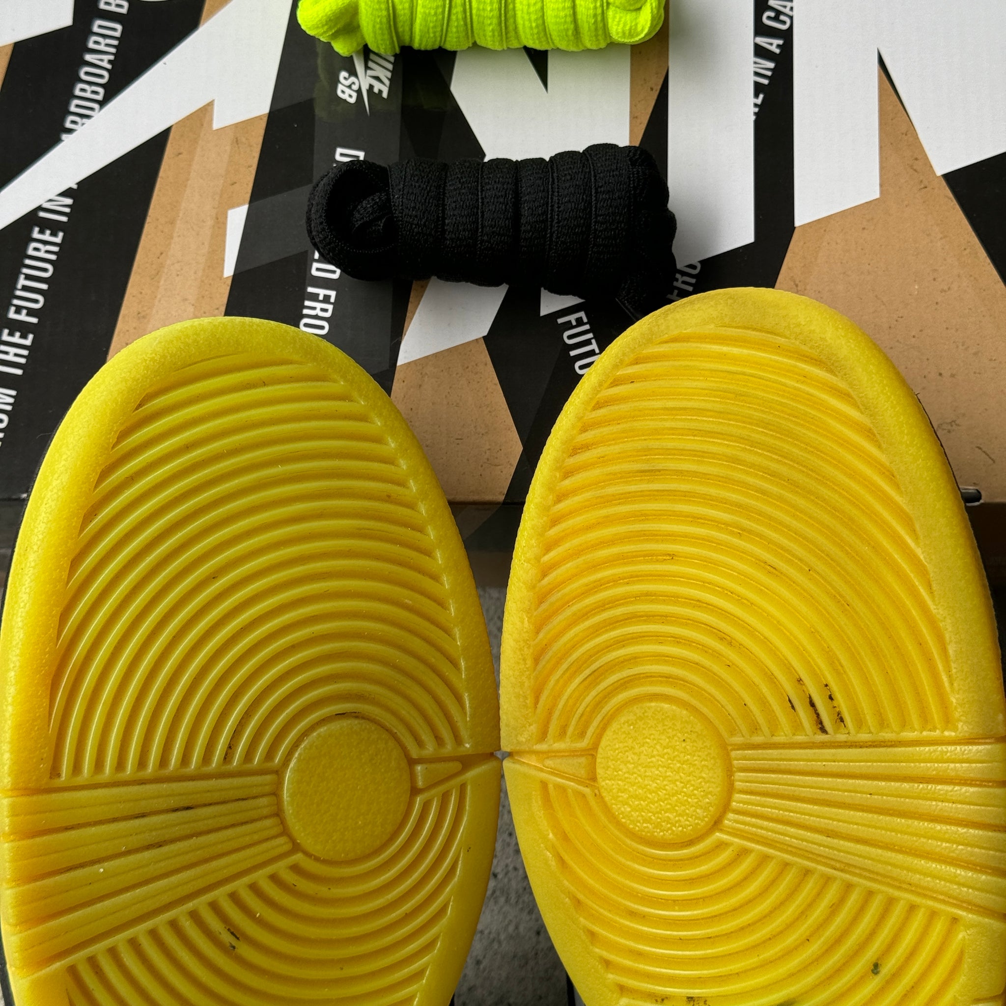 13 US - NIKE SB DUNK LOW DJ CLARK KENT W BOX 2013