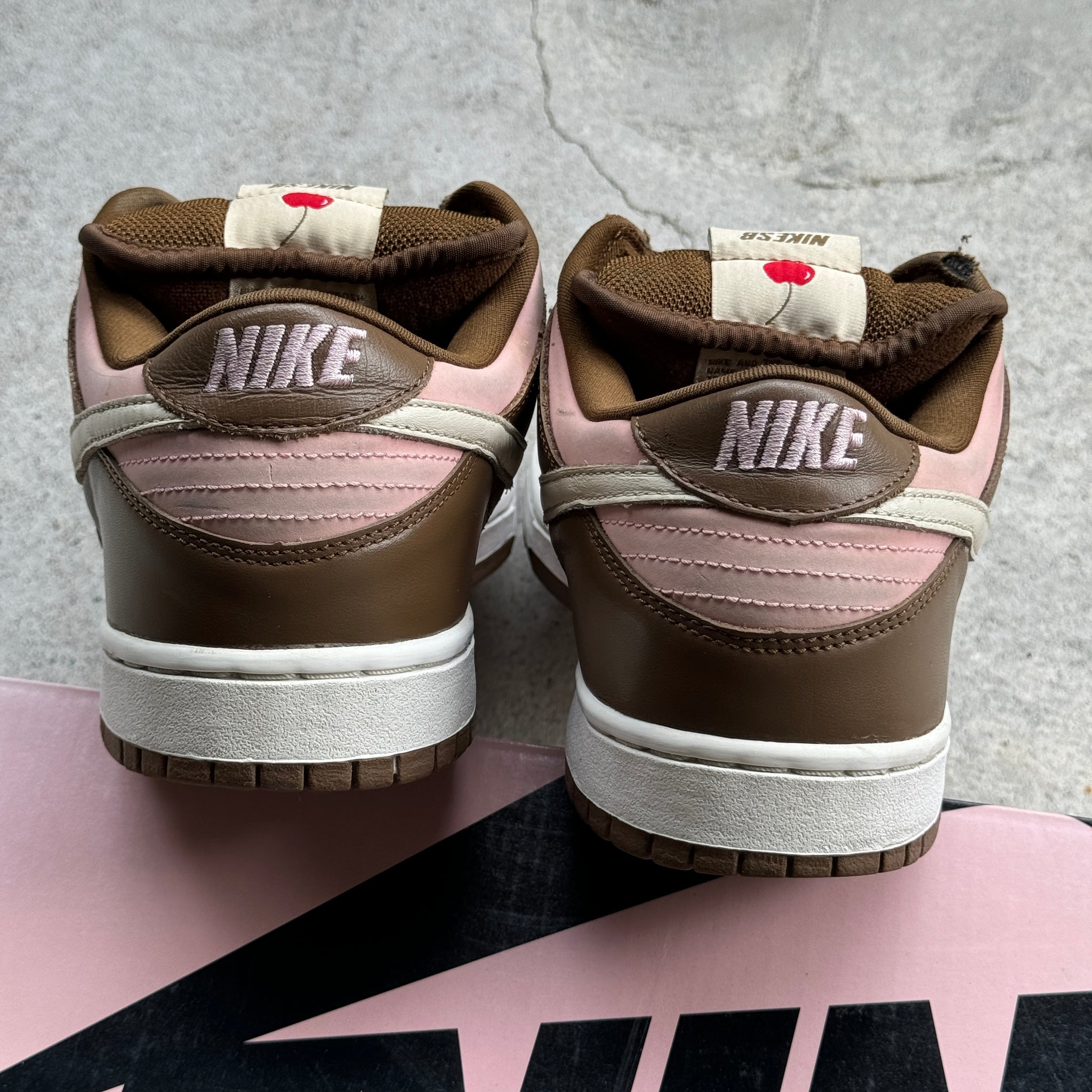 10.5 US - NIKE SB DUNK LOW STUSSY W BOX 2005