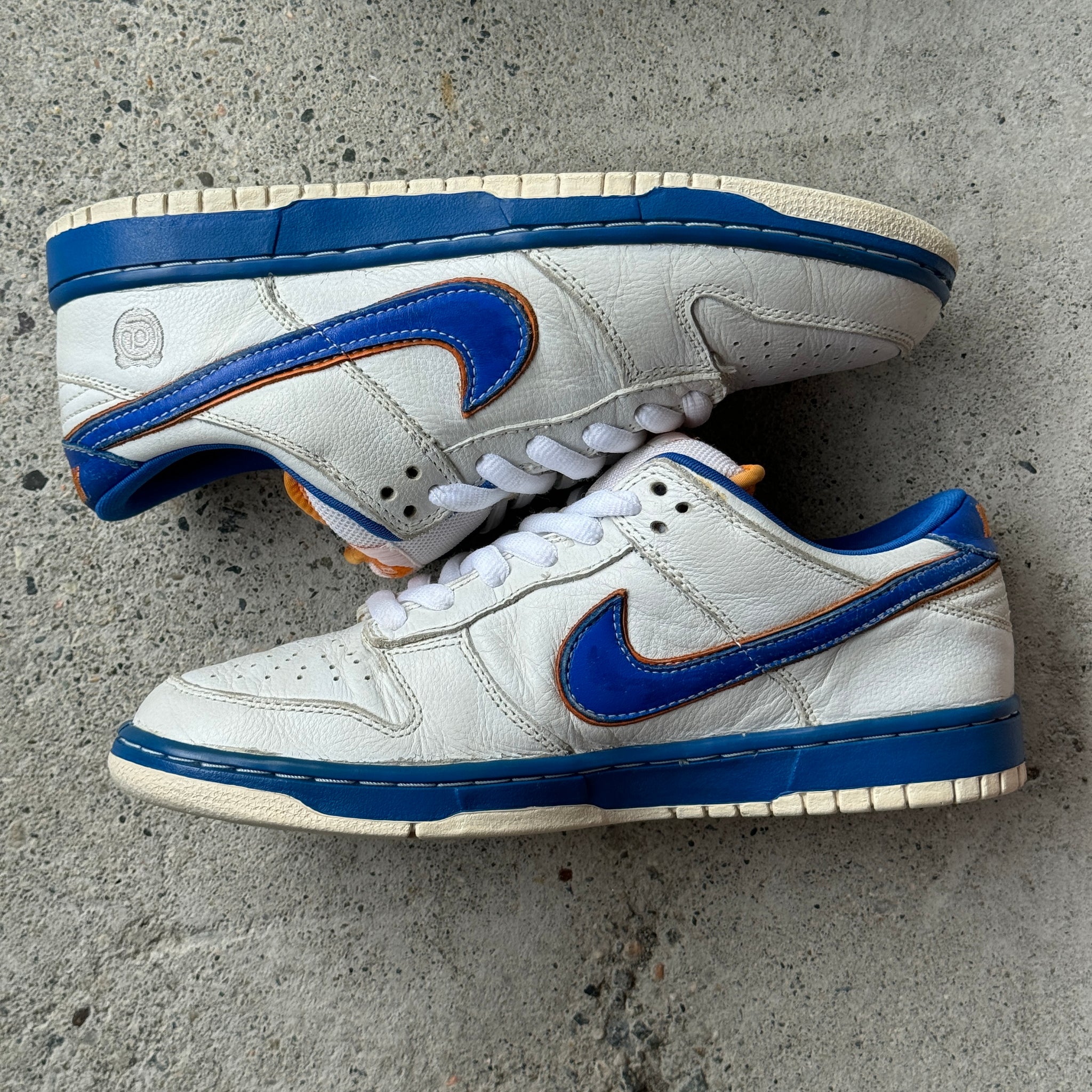 8.5 US - NIKE SB DUNK LOW MEDICOM 1 2004 W BOX