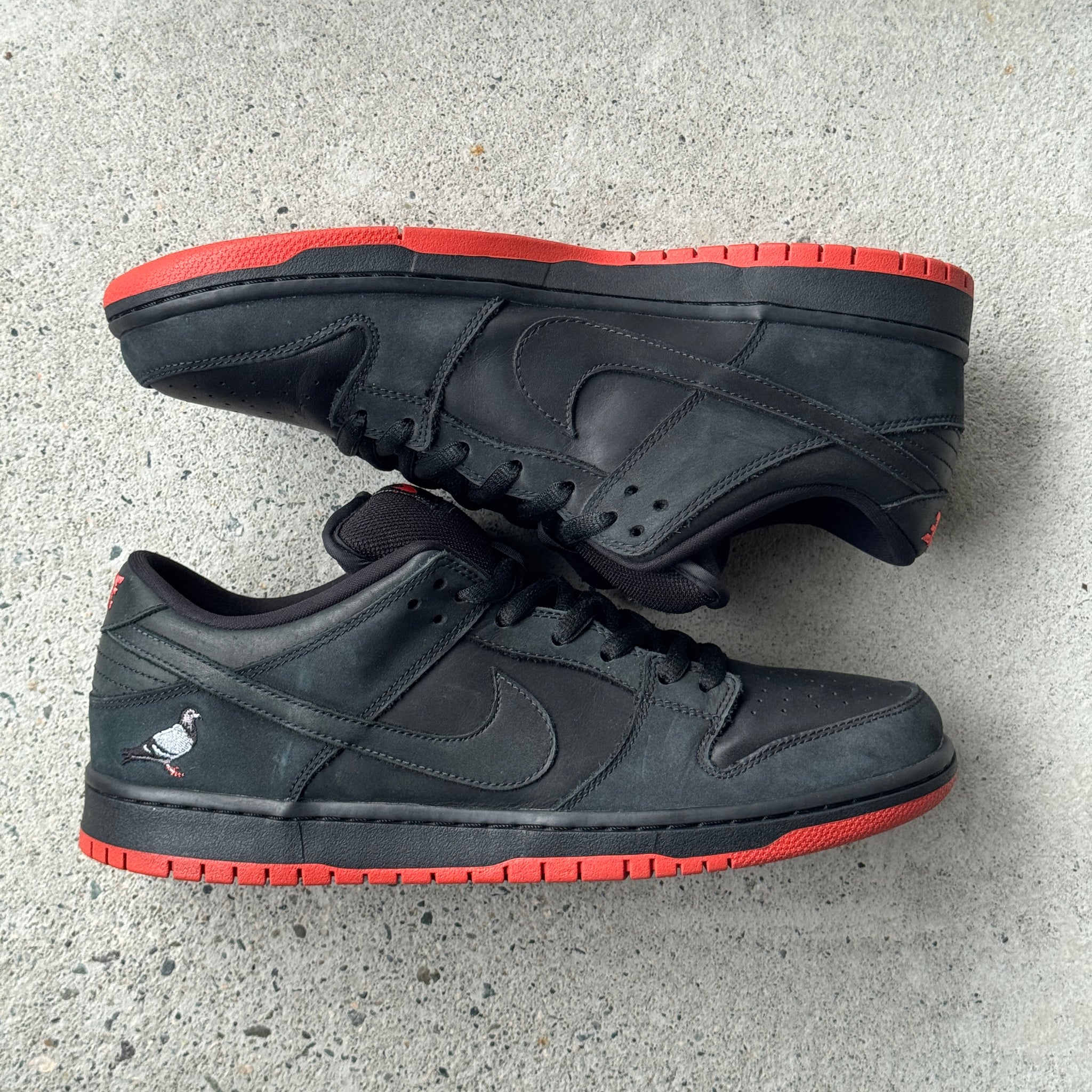 12 US - NIKE SB DUNK LOW STAPLE BLACK PIGEON 2017