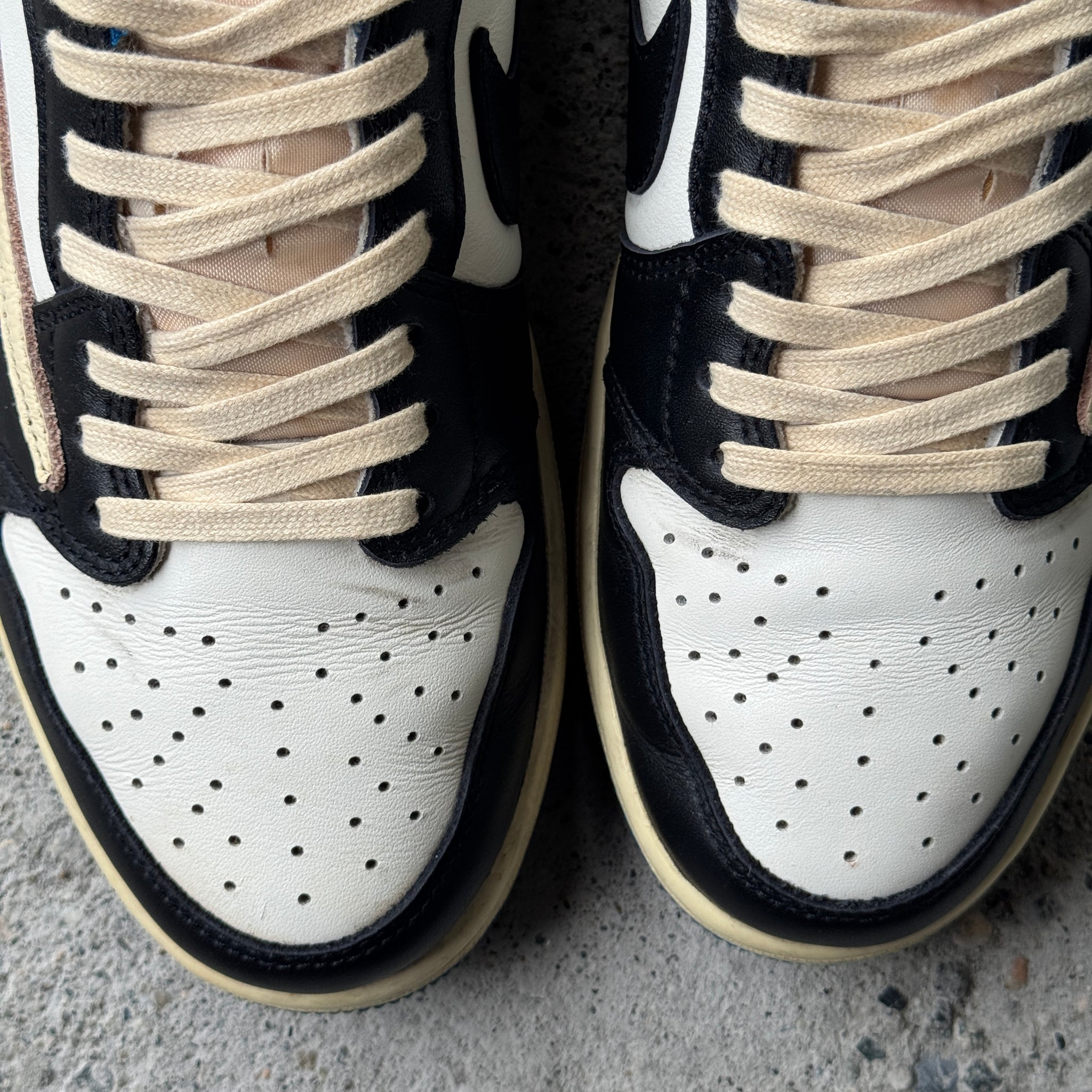 8 US - JORDAN 1 LOW TRAVIS SCOTT FRAGMENT W BOX 2021