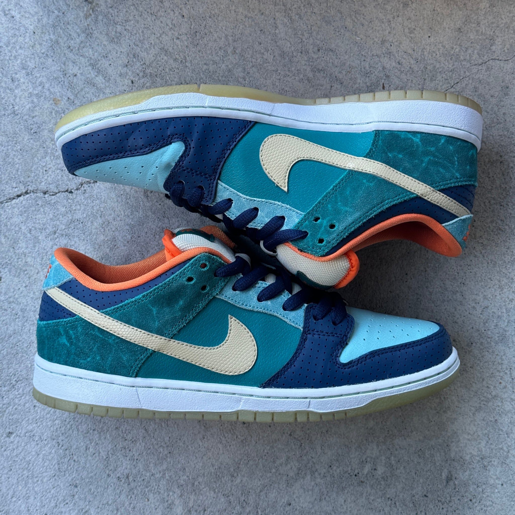 9.5 US - NIKE SB DUNK LOW MIA SKATE SHOP W BOX 2013