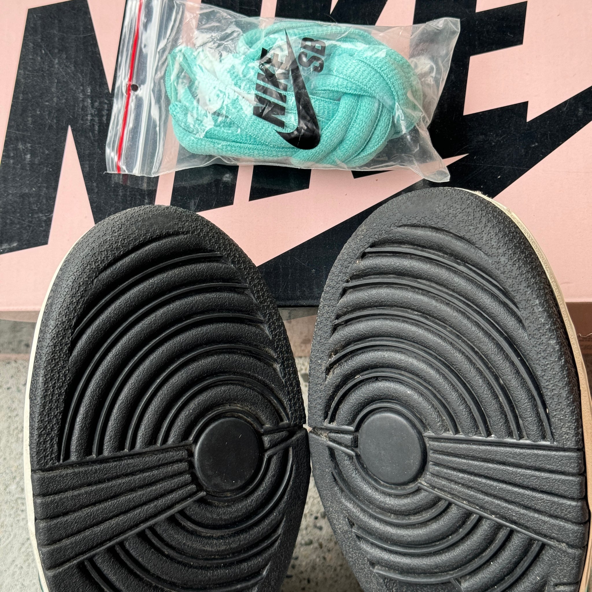 8 US - NIKE SB DUNK LOW TIFFANY W BOX 2005
