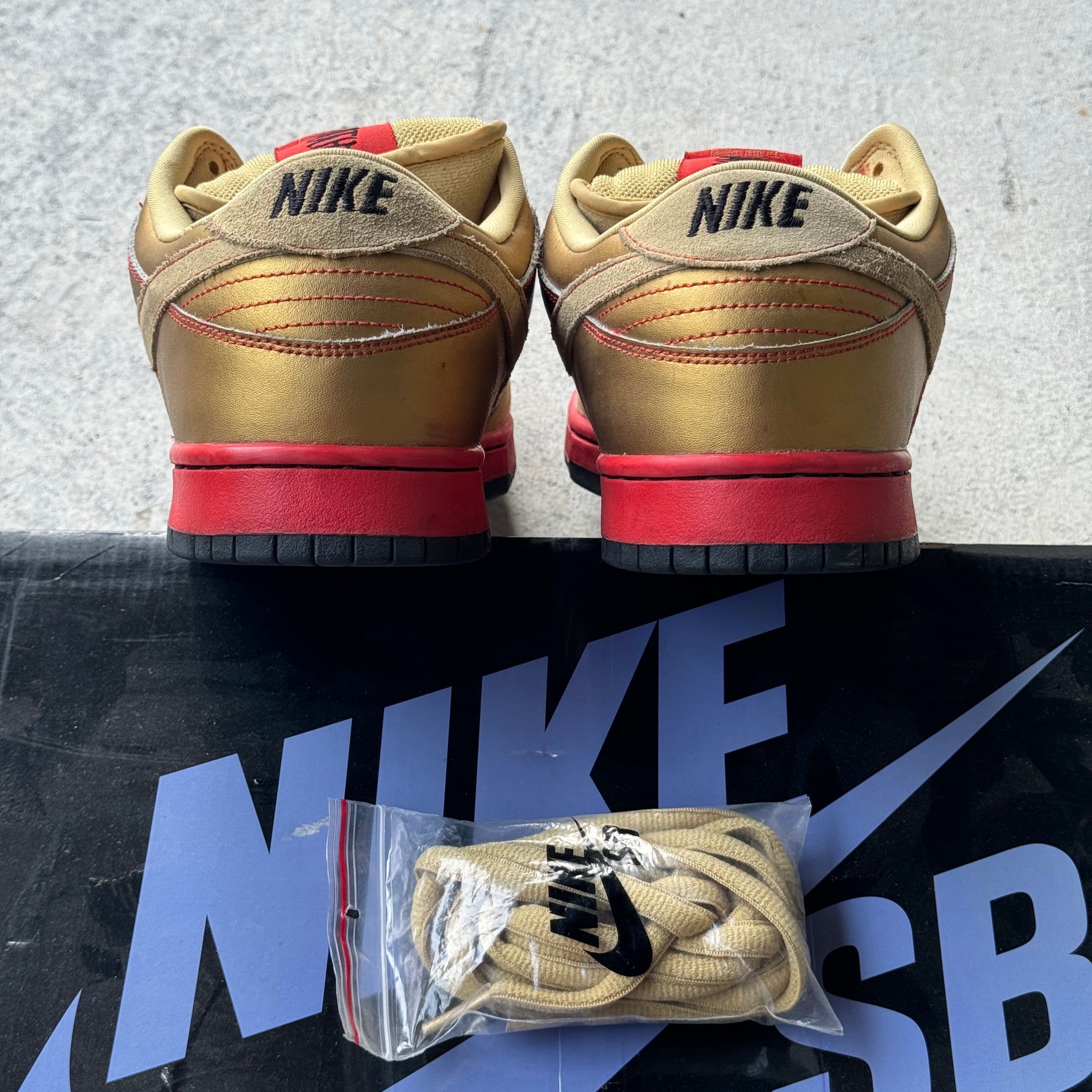 13 US - NIKE SB DUNK LOW MONEY CAT W BOX 2007