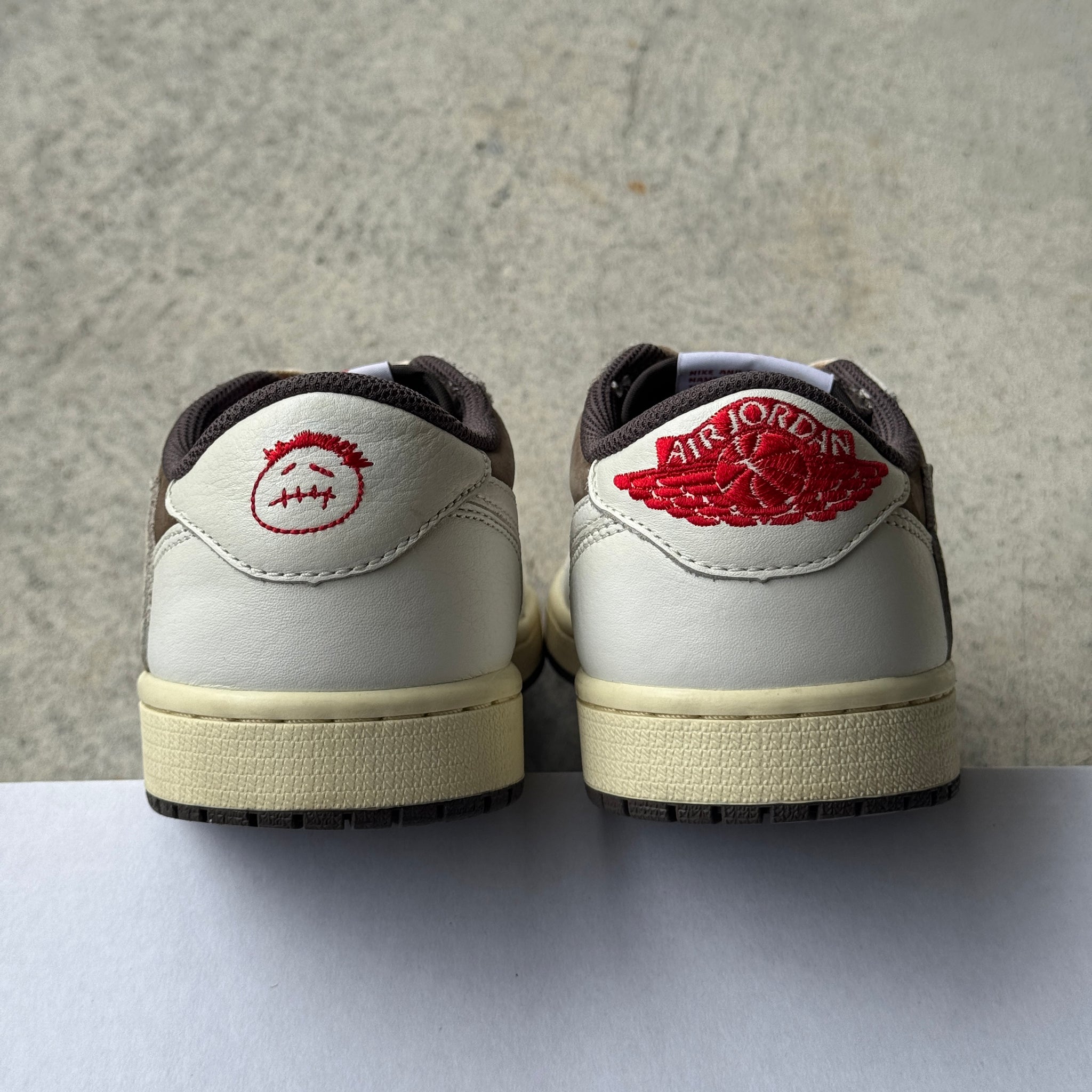 7.5 US - JORDAN 1 LOW TRAVIS SCOTT REVERSE MOCHA 2022