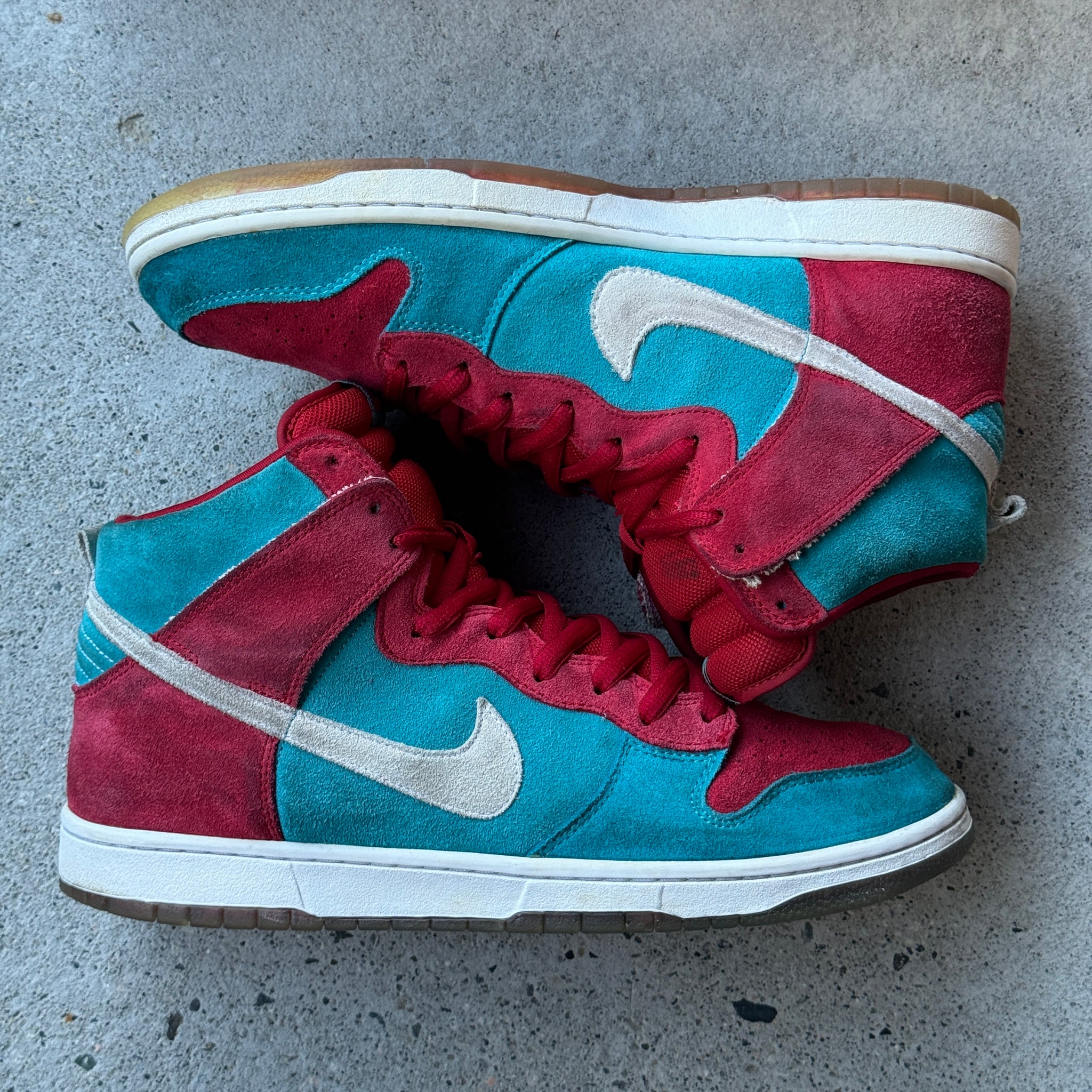 13 US - NIKE SB DUNK HIGH BLOODY GUM 2009
