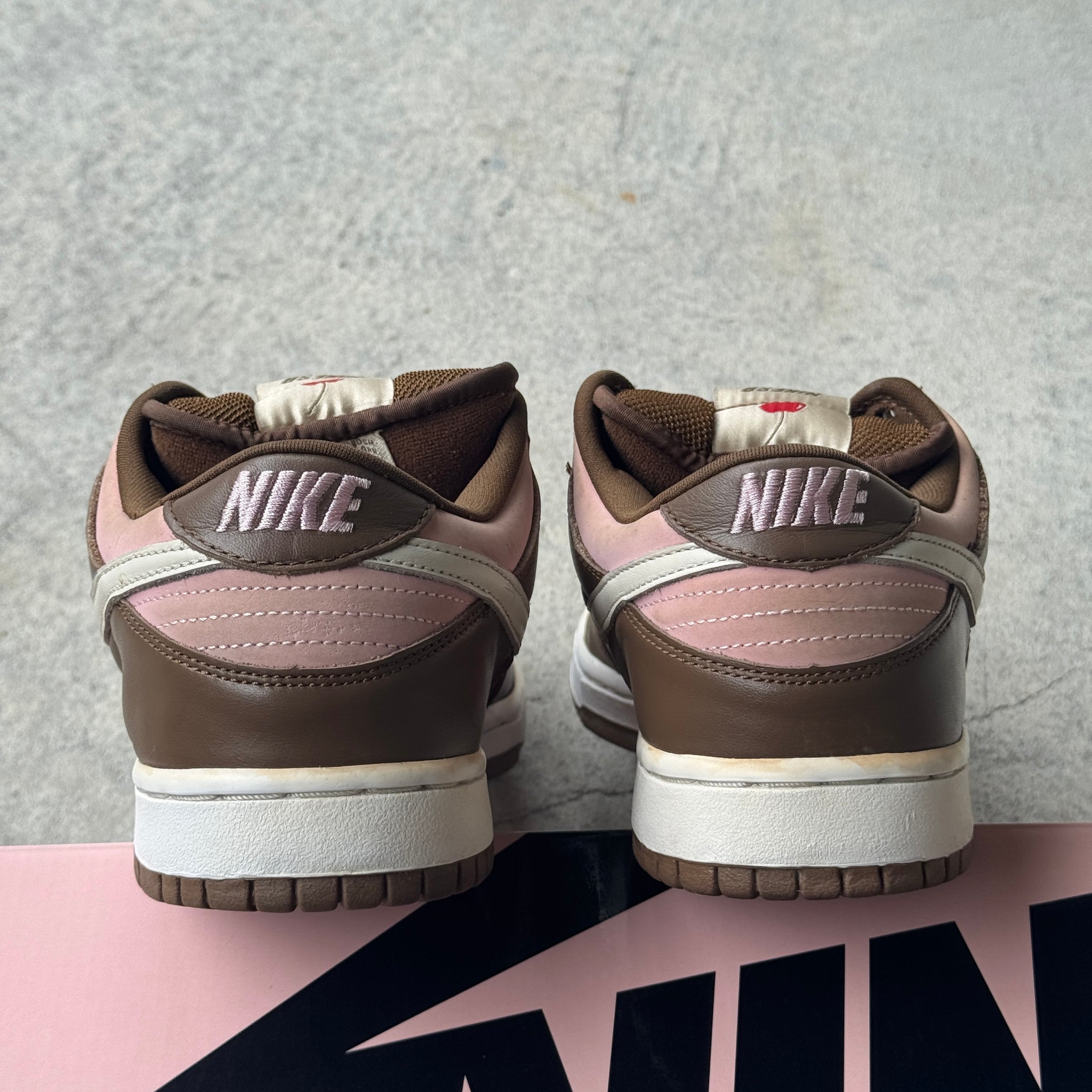 9 US - NIKE SB DUNK LOW STUSSY W BOX 2005