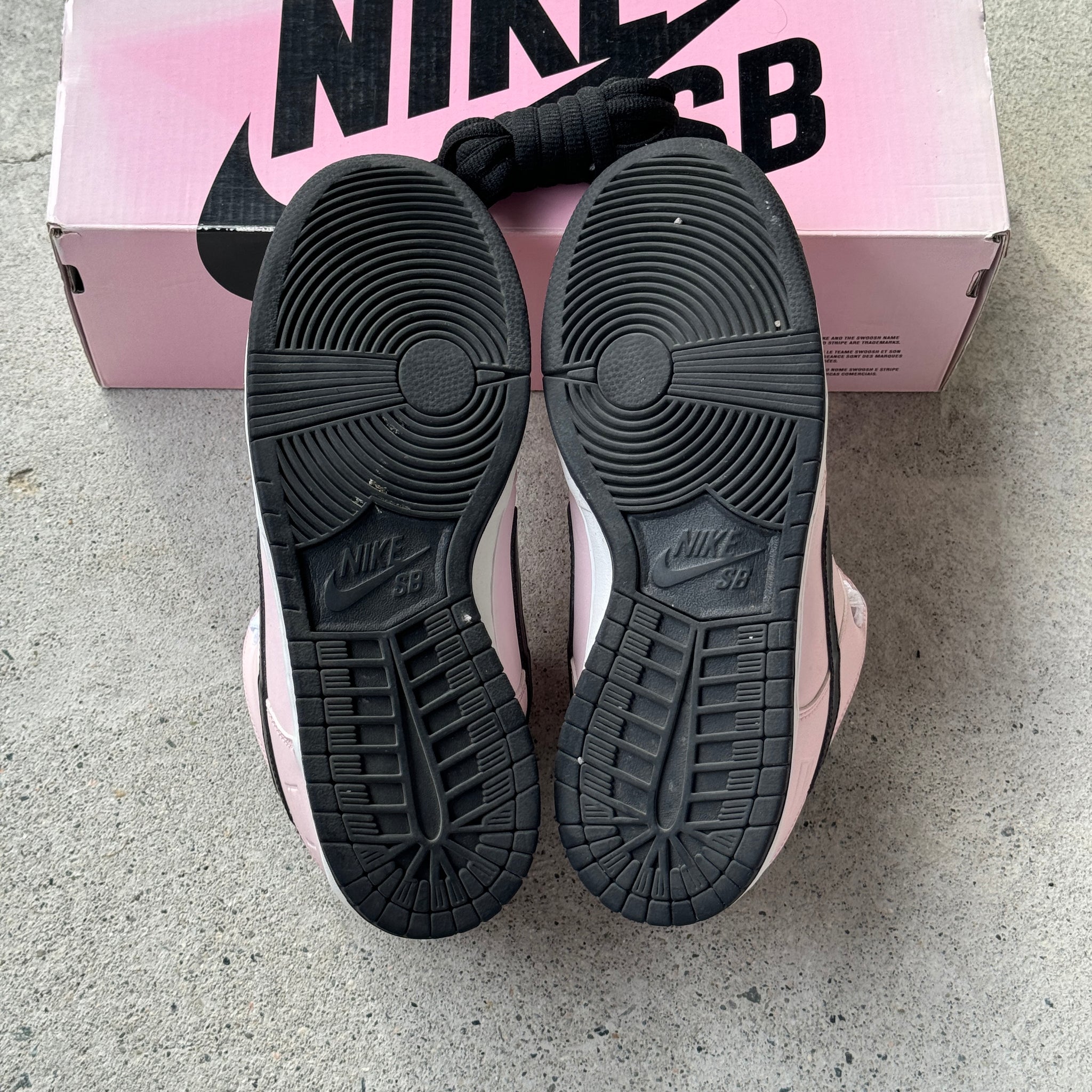 8.5 US - NIKE SB DUNK LOW PINK BOX W BOX 2016