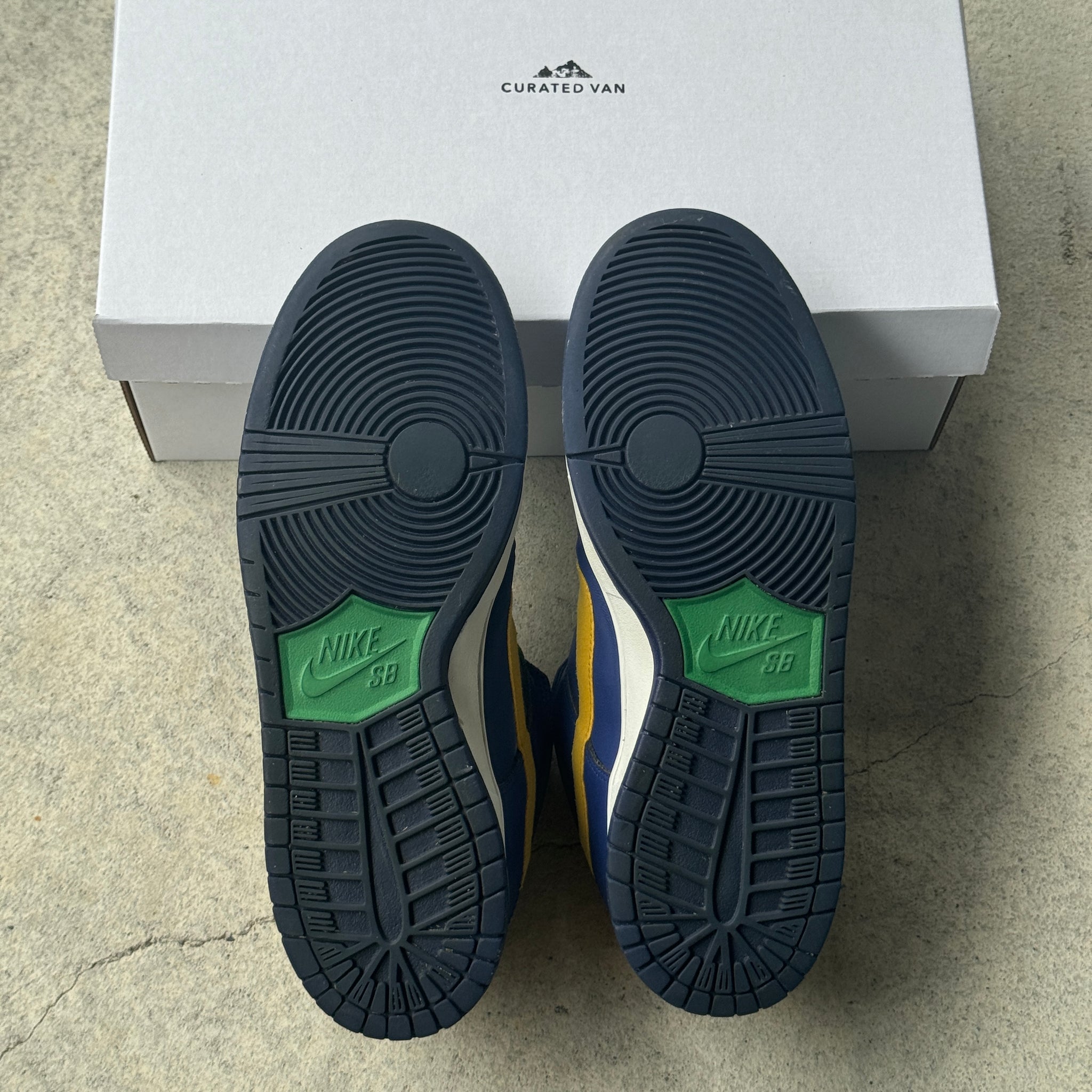 10.5 US - NIKE SB DUNK LOW MIDAS GOLD 2013