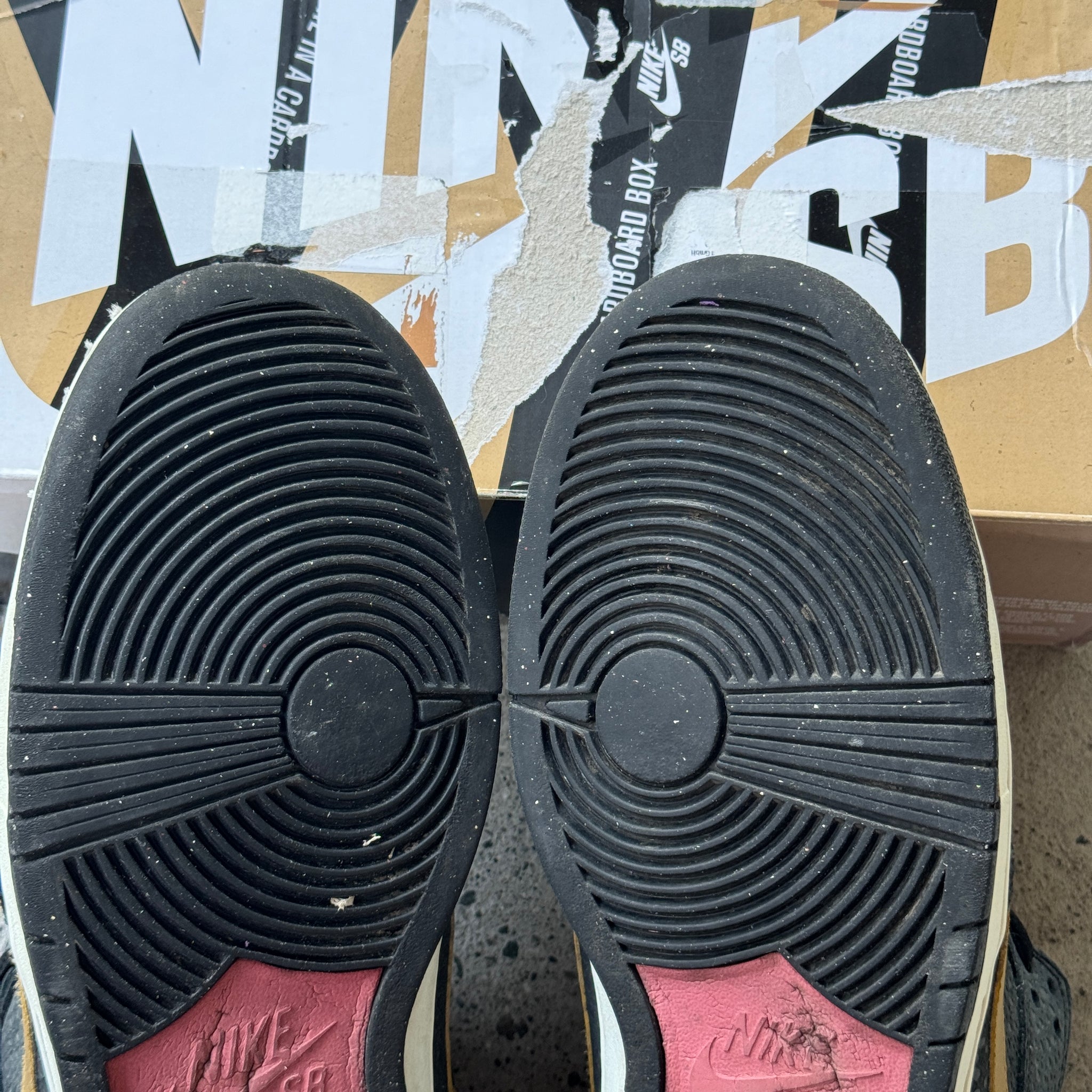 12 US - NIKE SB DUNK LOW WALK OF FAME W BOX 2013