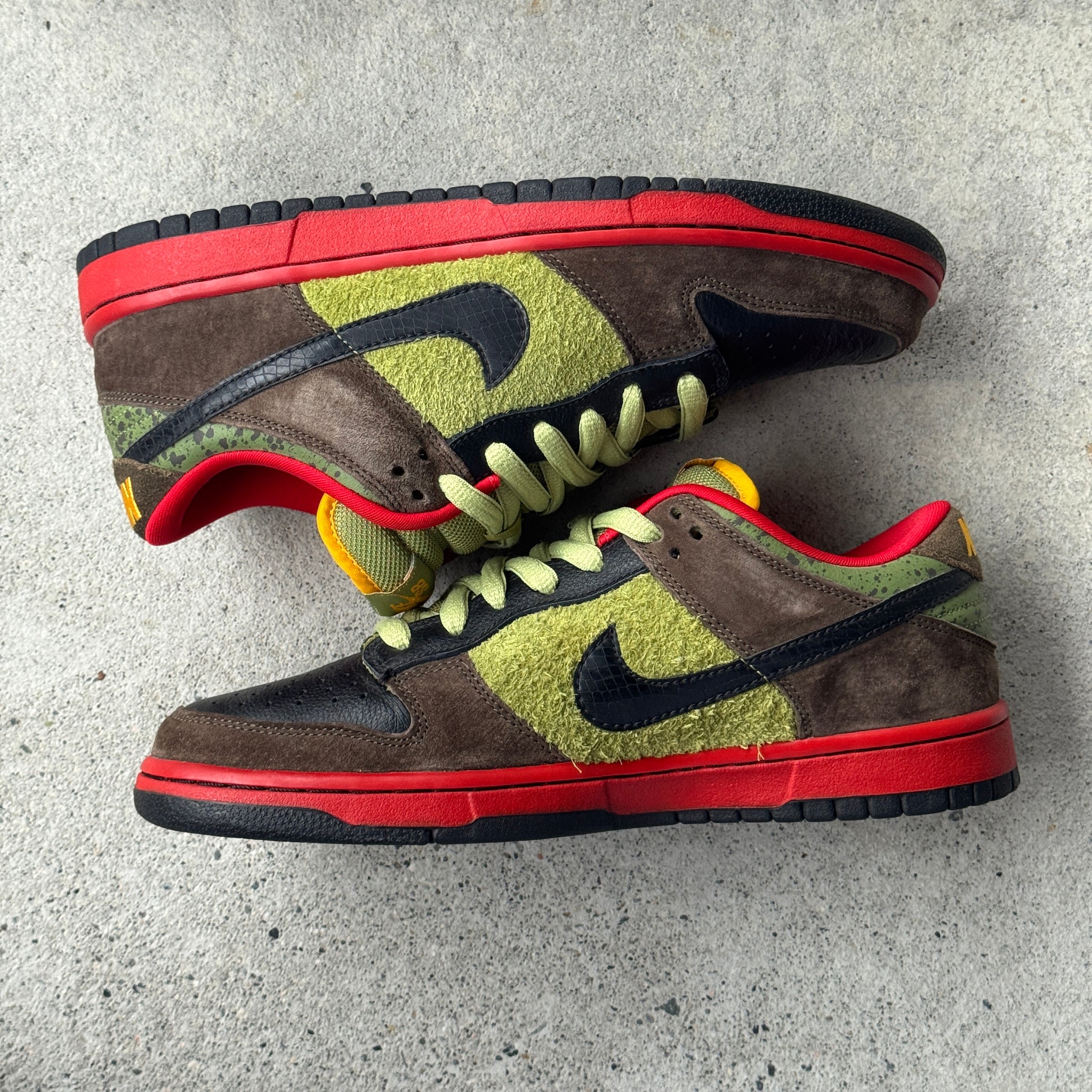 9.5 US - NIKE SB DUNK LOW ASPARAGUS 2009