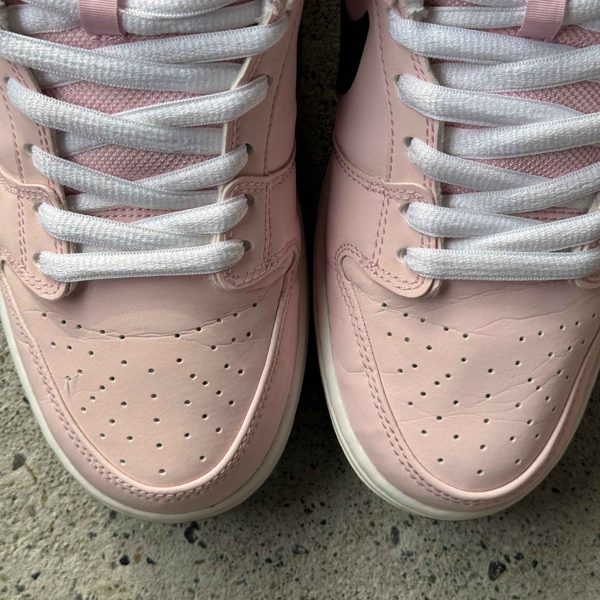 8.5 US - NIKE SB DUNK LOW PINK BOX W BOX 2016