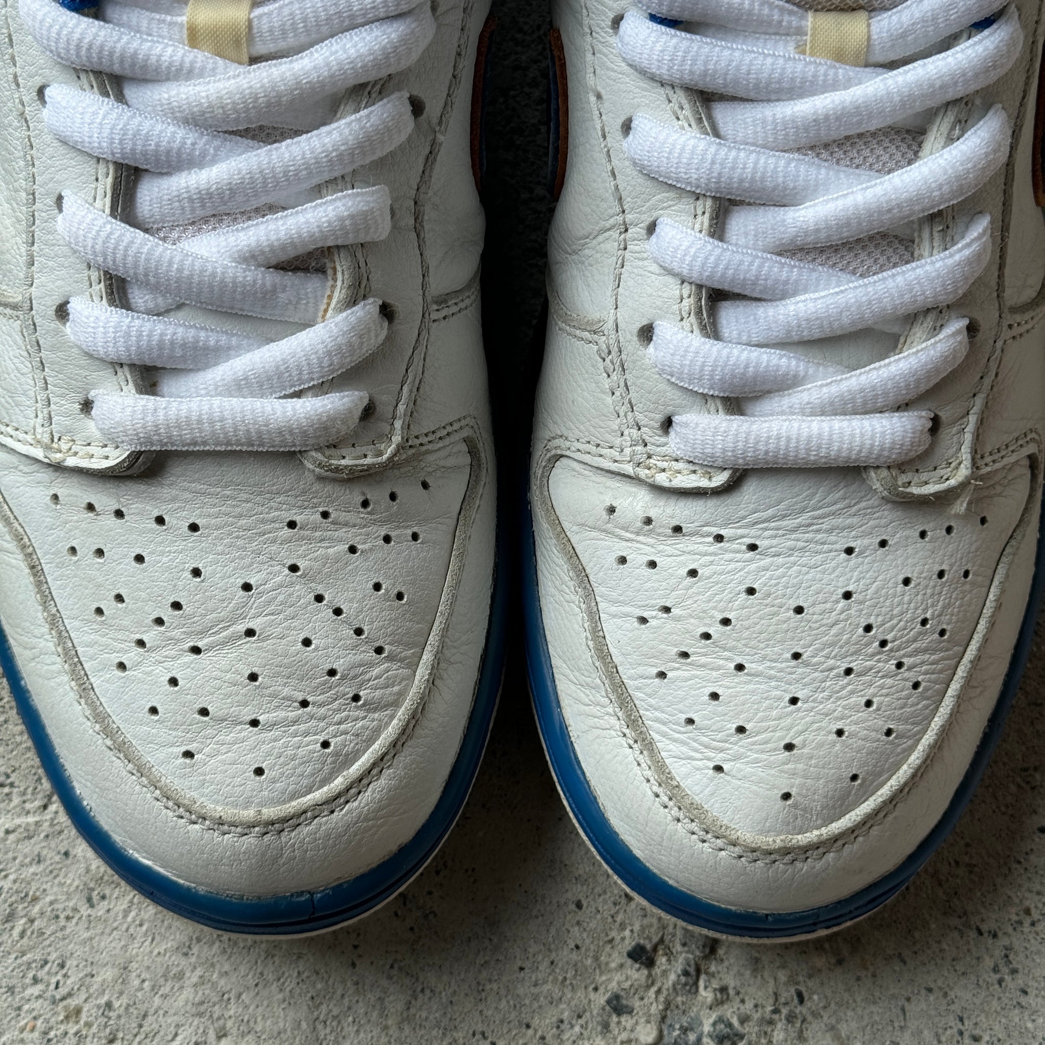 8.5 US - NIKE SB DUNK LOW MEDICOM 1 2004 W BOX