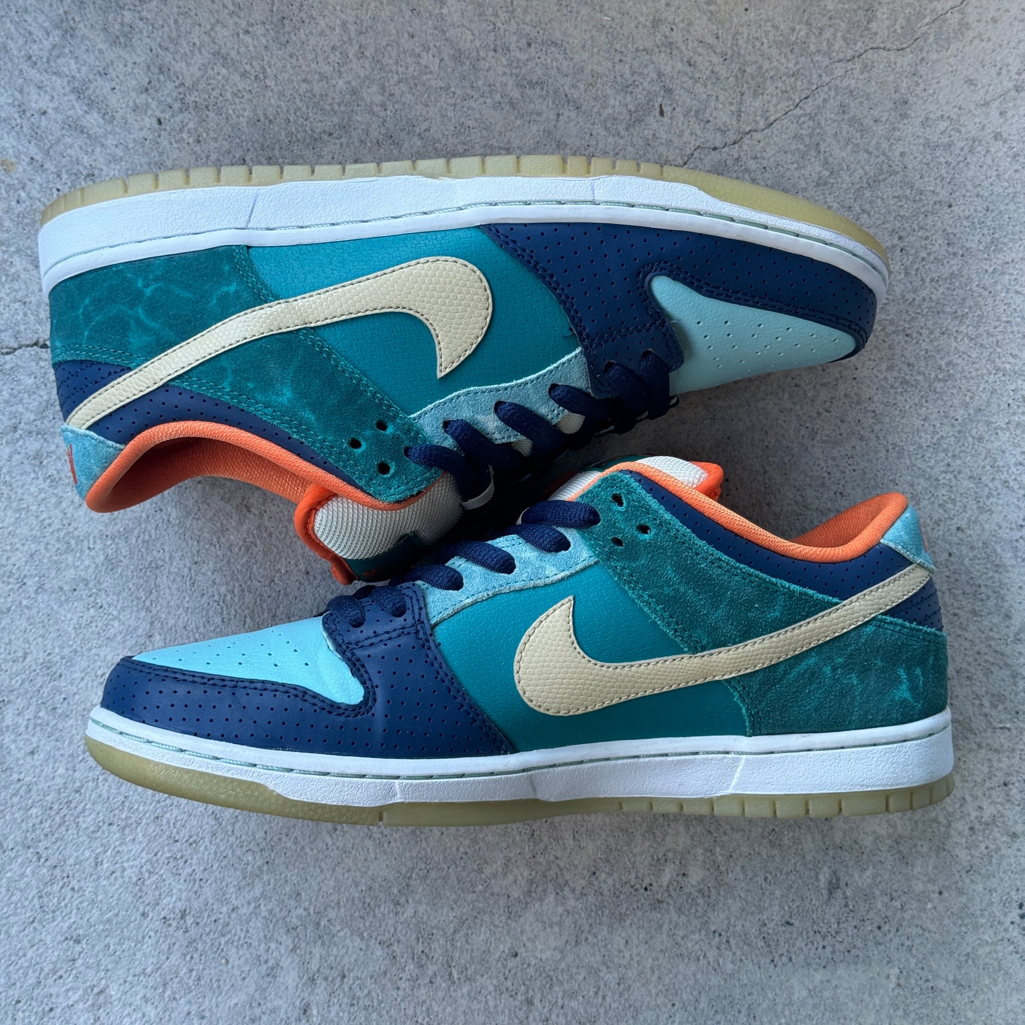 9.5 US - NIKE SB DUNK LOW MIA SKATE SHOP W BOX 2013