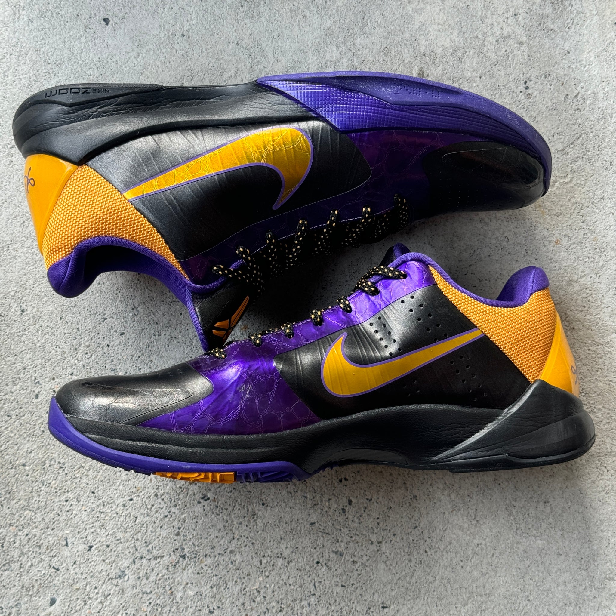 12 US - NIKE AIR ZOOM KOBE 5 V LAKERS AWAY 2010