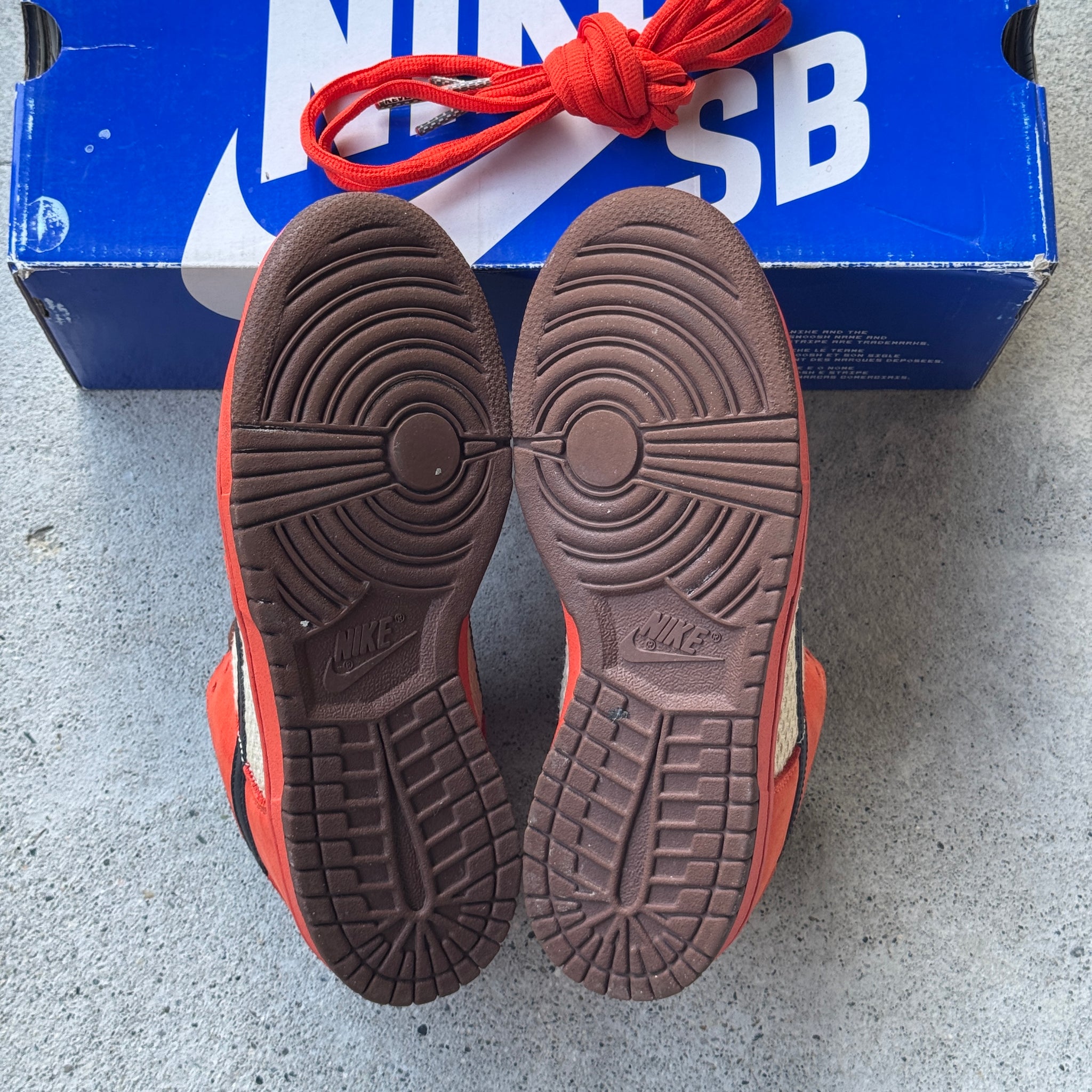 7 US - NIKE SB DUNK LOW UN-HEMP TOP RAMEN W BOX 2009