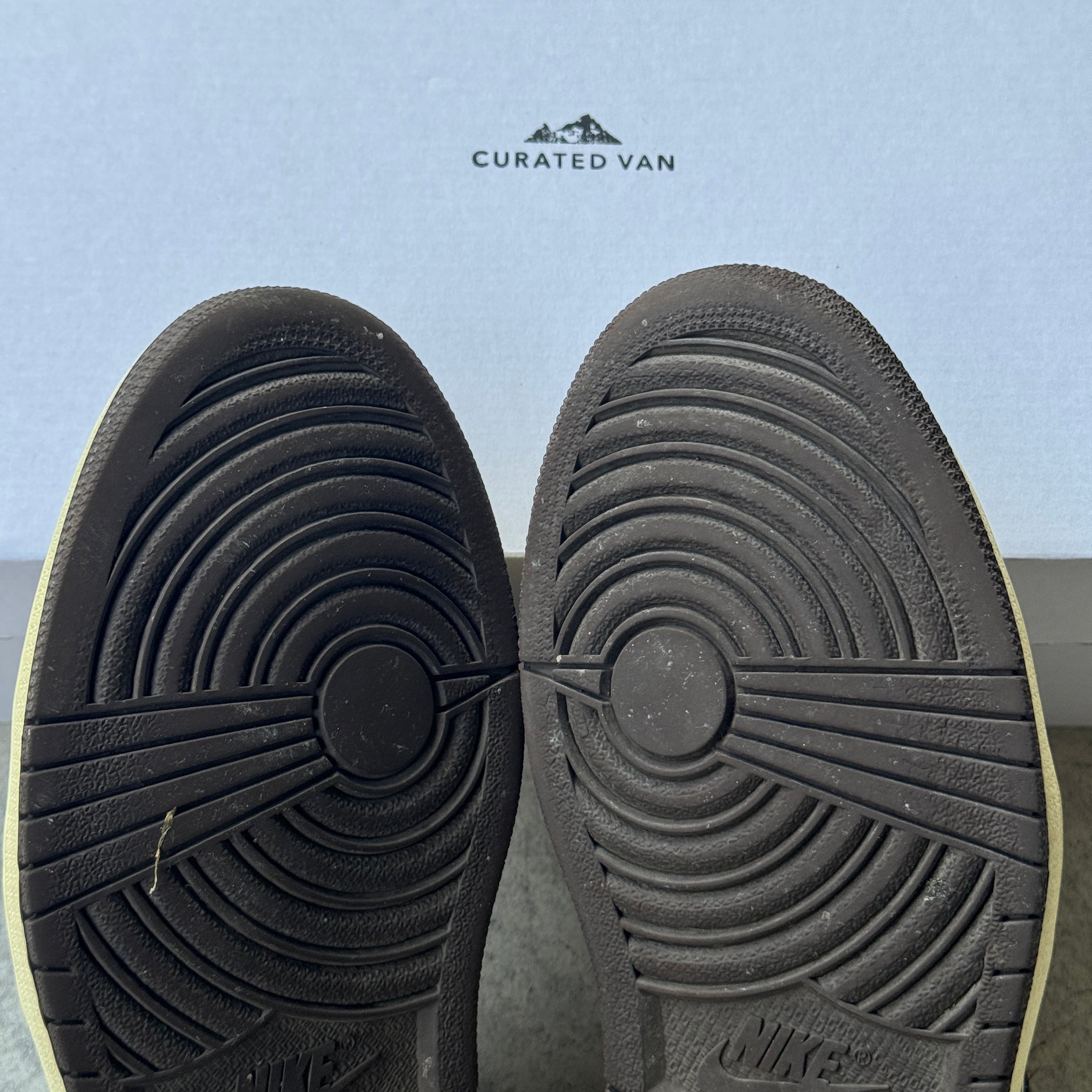 10 US - JORDAN 1 LOW TRAVIS SCOTT MOCHA 2019