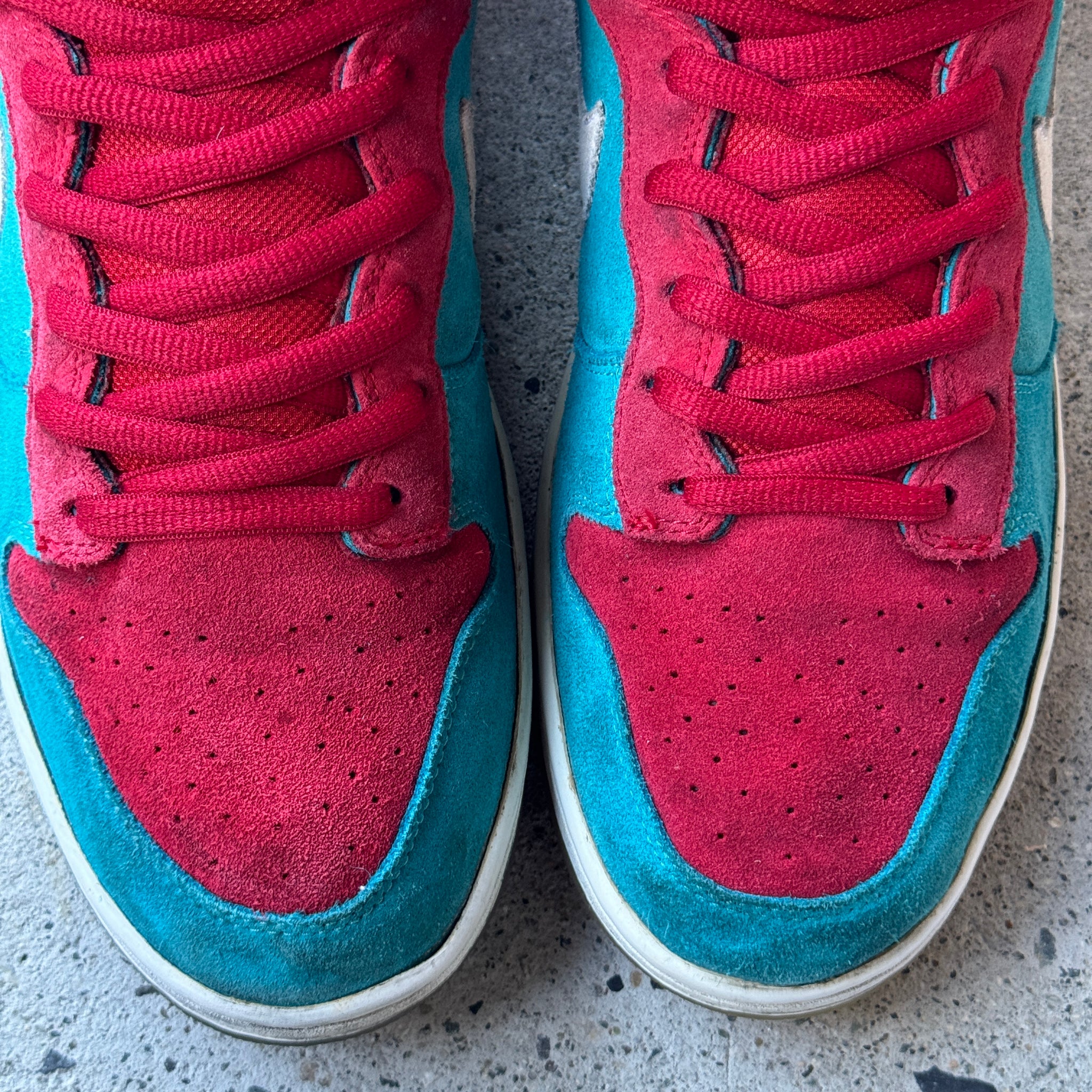 13 US - NIKE SB DUNK HIGH BLOODY GUM 2009