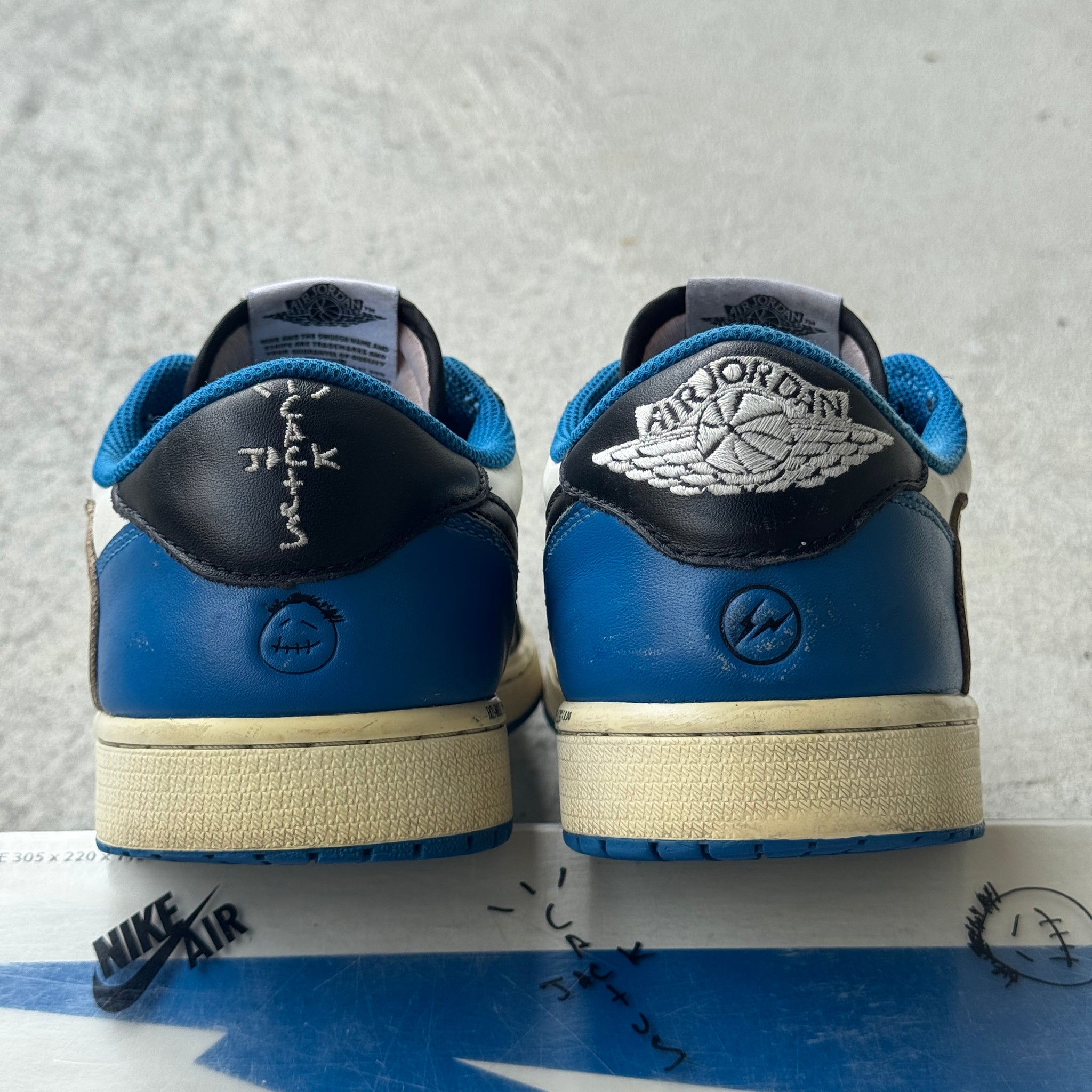 10 US - JORDAN 1 LOW TRAVIS SCOTT FRAGMENT W BOX 2021