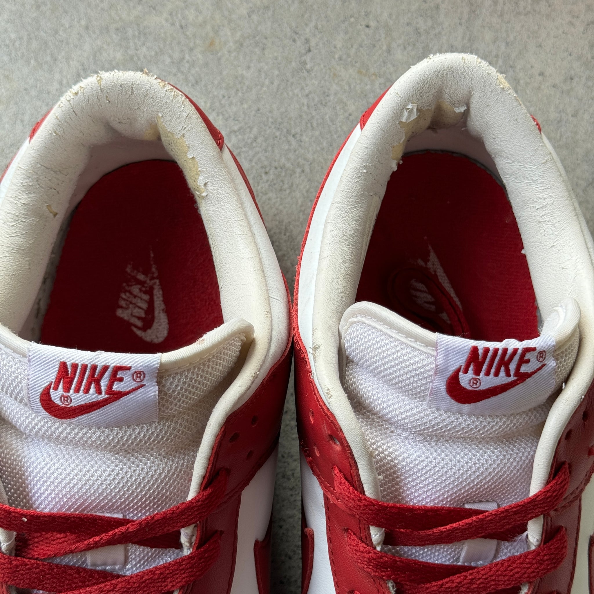 13 US - NIKE DUNK LOW TEAM RED WHITE W BOX 2005